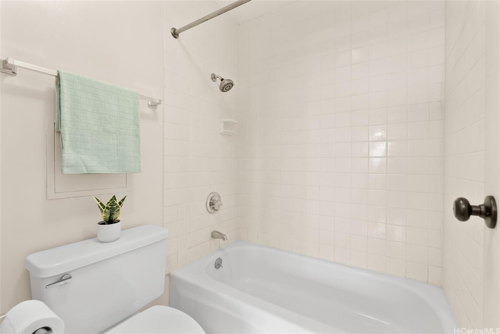 Kukui Plaza condo # D2410, Honolulu, Hawaii - photo 13 of 22