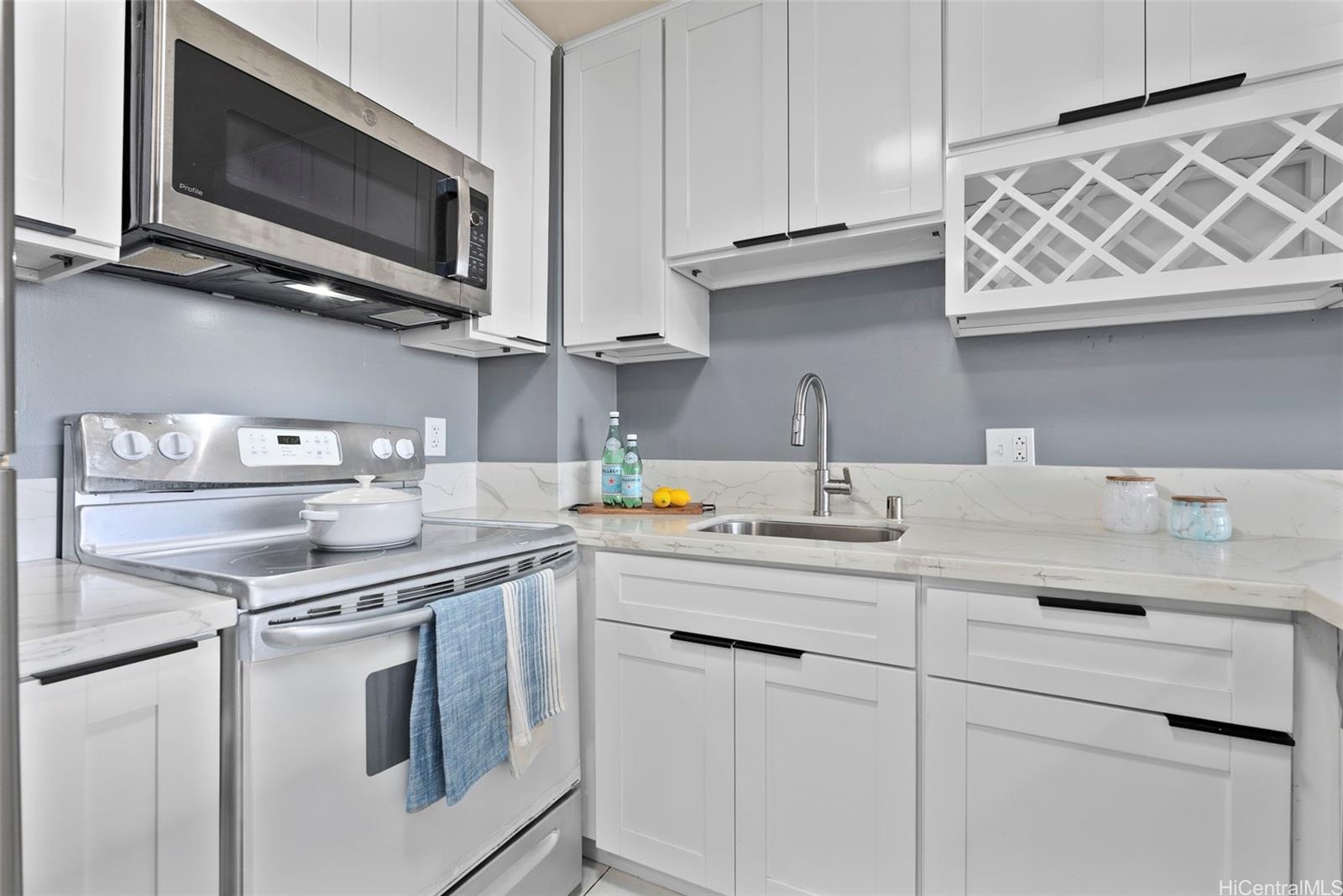 Kukui Plaza condo # D2410, Honolulu, Hawaii - photo 5 of 22