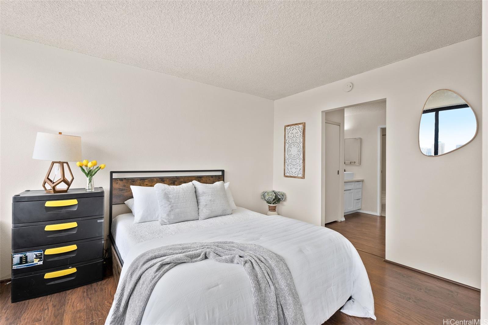 Kukui Plaza condo # D2410, Honolulu, Hawaii - photo 7 of 22