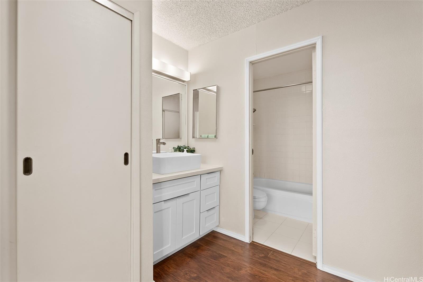 Kukui Plaza condo # D2410, Honolulu, Hawaii - photo 10 of 22