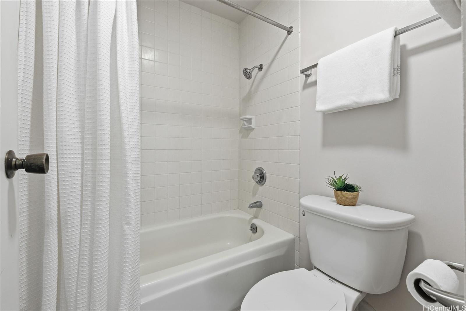 Kukui Plaza condo # D2412, Honolulu, Hawaii - photo 13 of 21