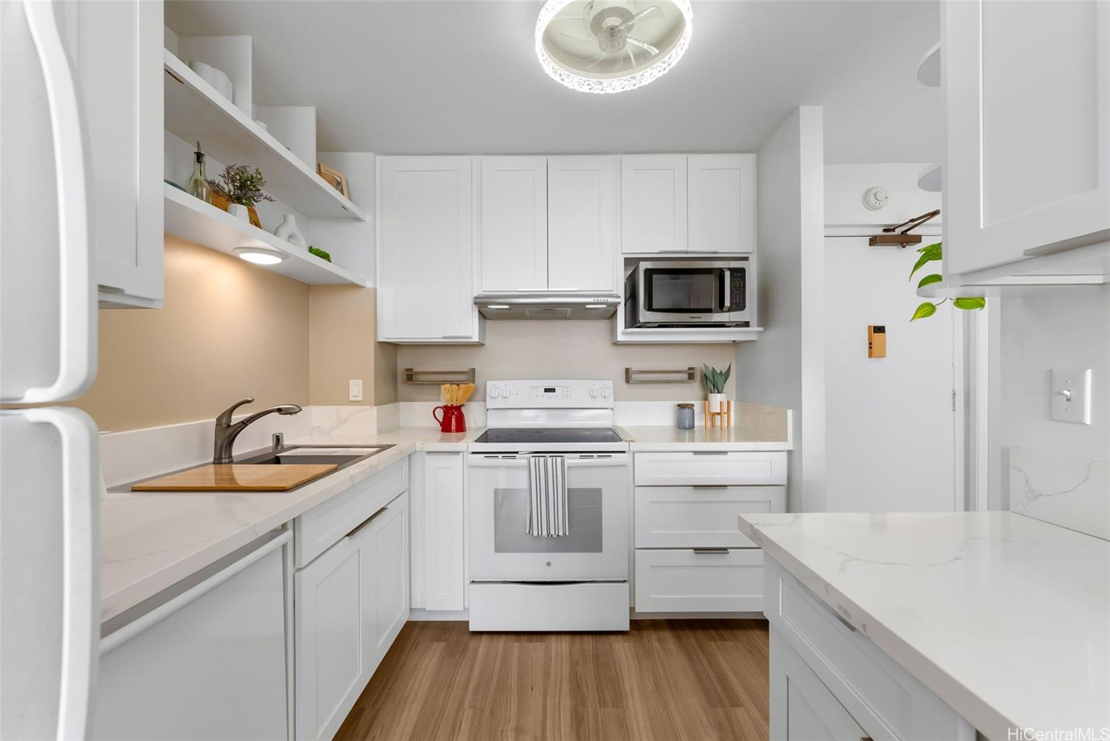 Kukui Plaza condo # D2412, Honolulu, Hawaii - photo 4 of 21