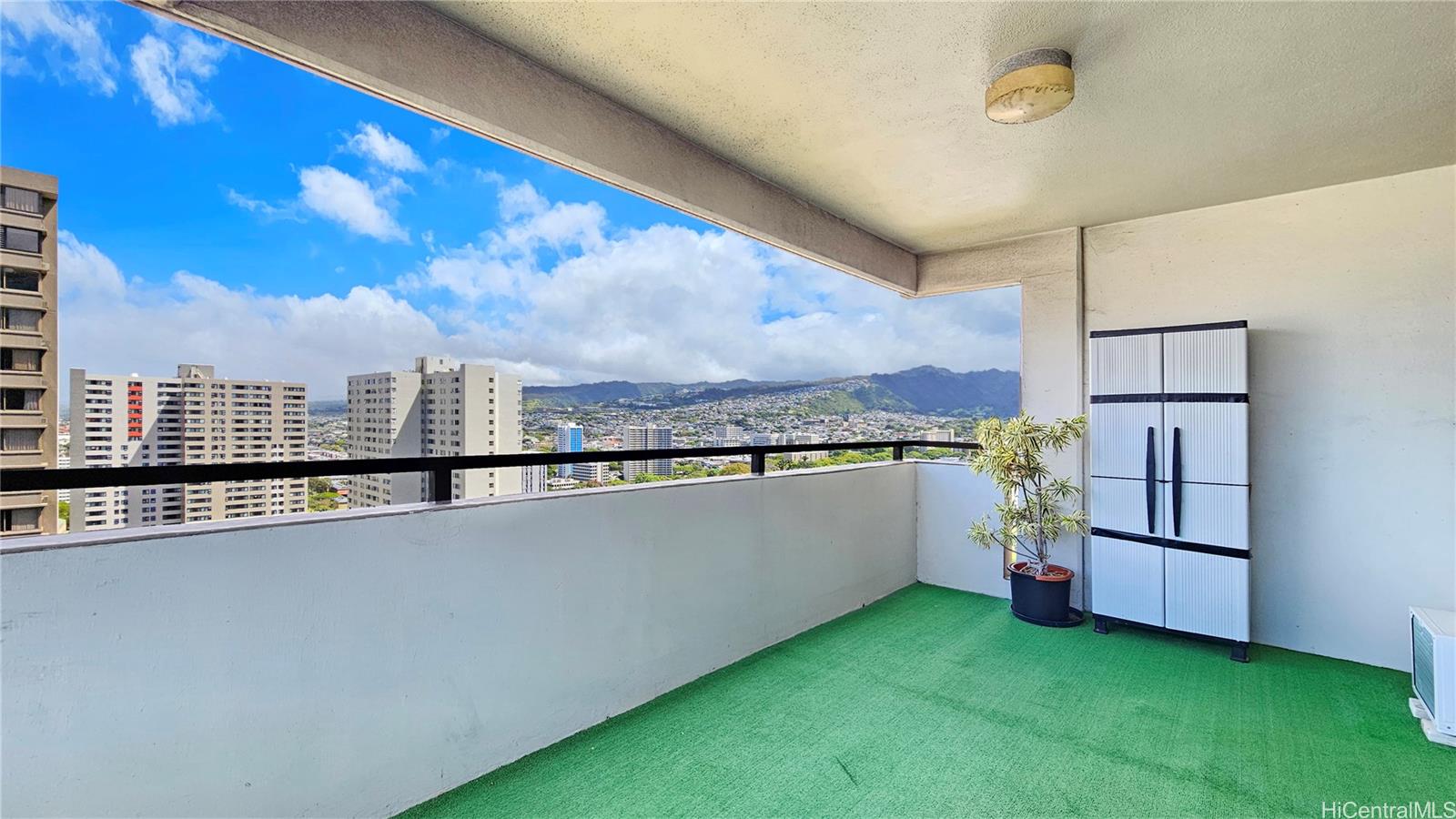Kukui Plaza condo # D2701, Honolulu, Hawaii - photo 11 of 25