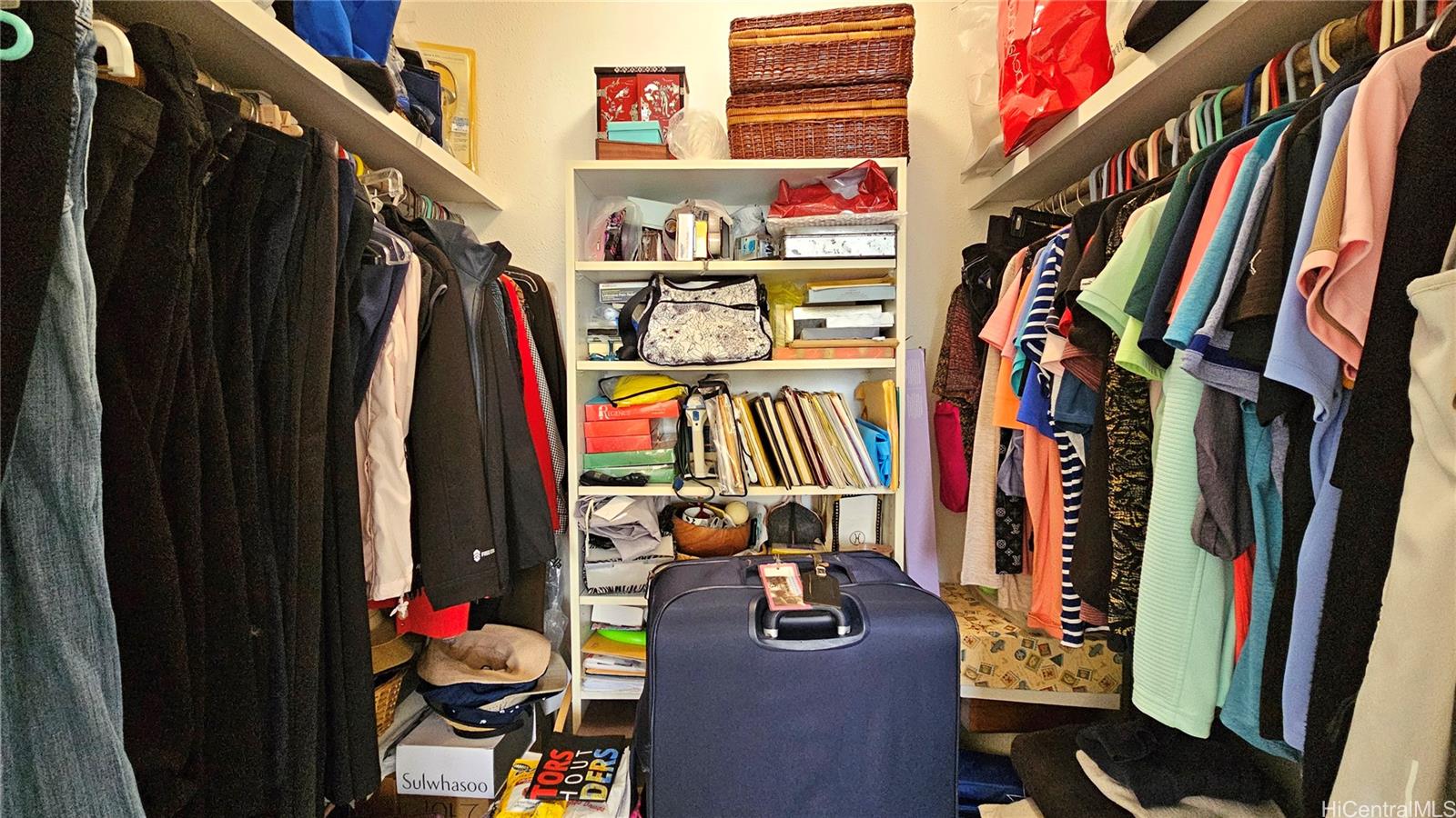 Kukui Plaza condo # D2701, Honolulu, Hawaii - photo 7 of 25