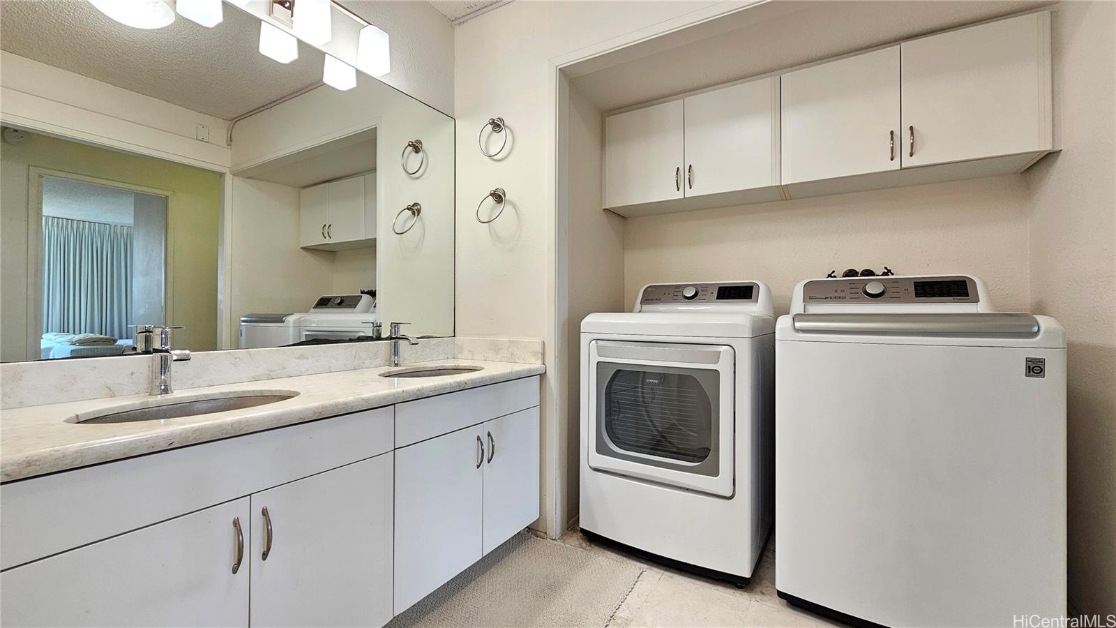 Kukui Plaza condo # D2701, Honolulu, Hawaii - photo 9 of 25