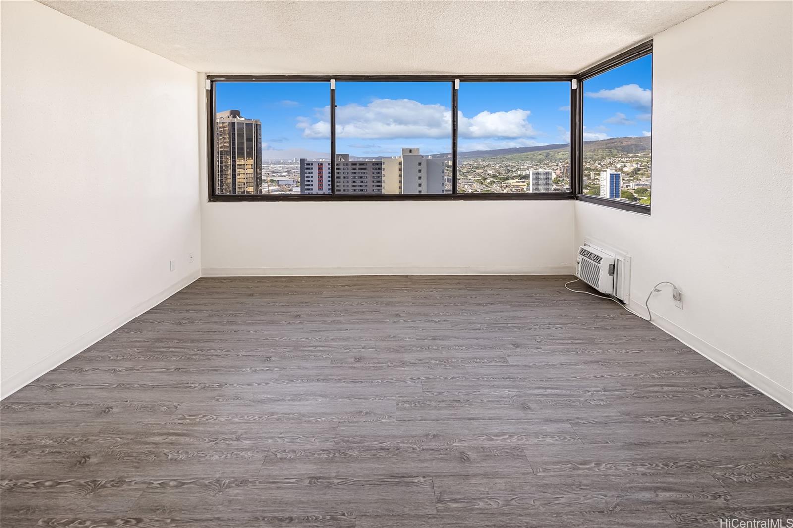 Kukui Plaza condo # D3115, Honolulu, Hawaii - photo 2 of 25