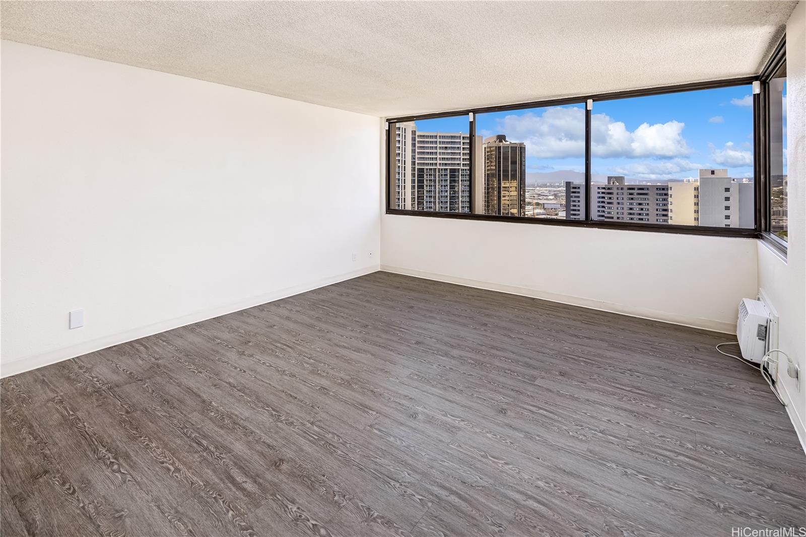 Kukui Plaza condo # D3115, Honolulu, Hawaii - photo 4 of 25