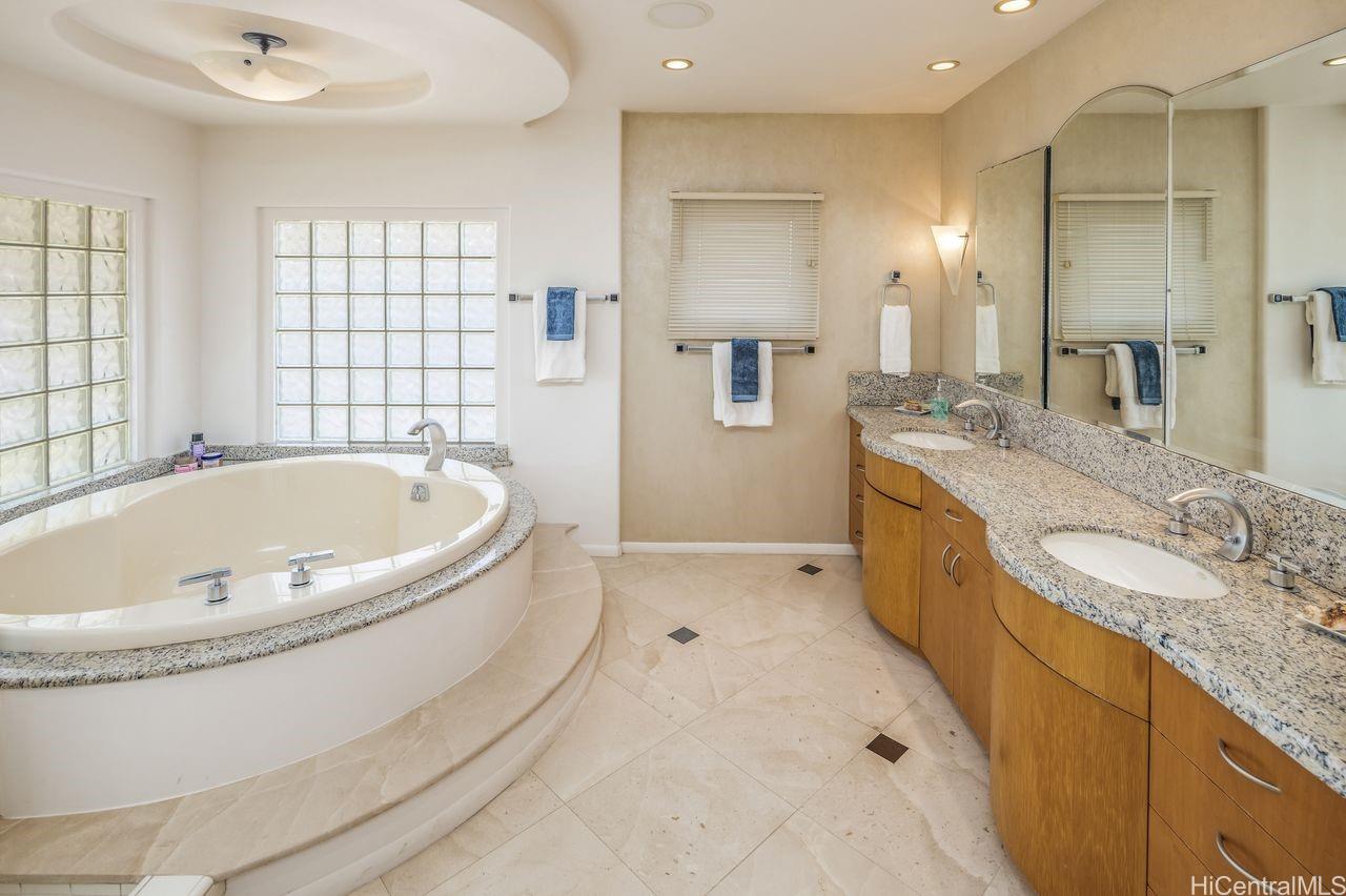 55  Poipu Drive Koko Kai, Hawaii Kai home - photo 18 of 22