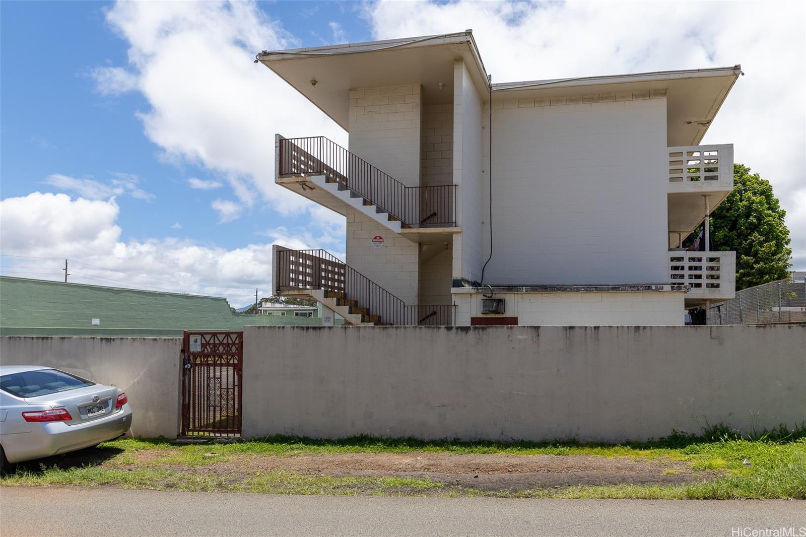 55 Walker Ave Wahiawa - Multi-family - photo 4 of 25