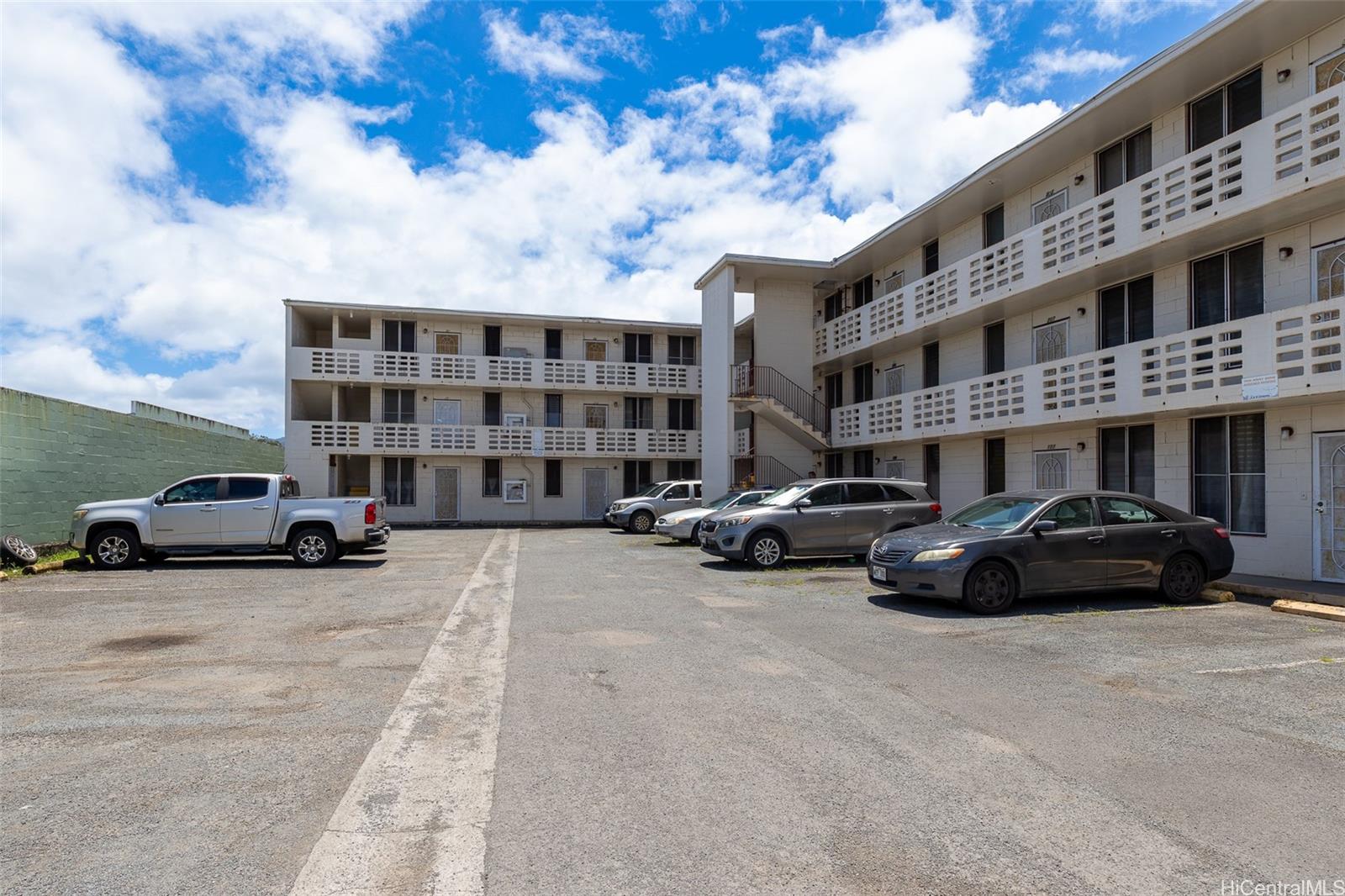 55 Walker Ave Wahiawa - Multi-family - photo 7 of 25