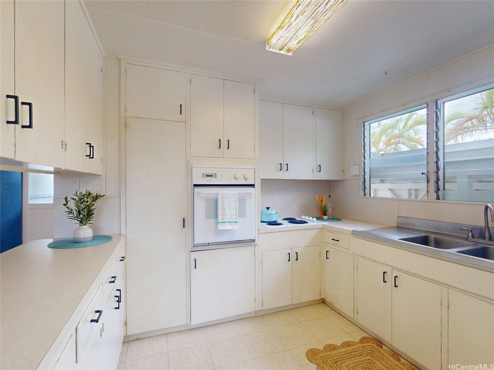 550  Olomana Street Coconut Grove, Kailua home - photo 8 of 22