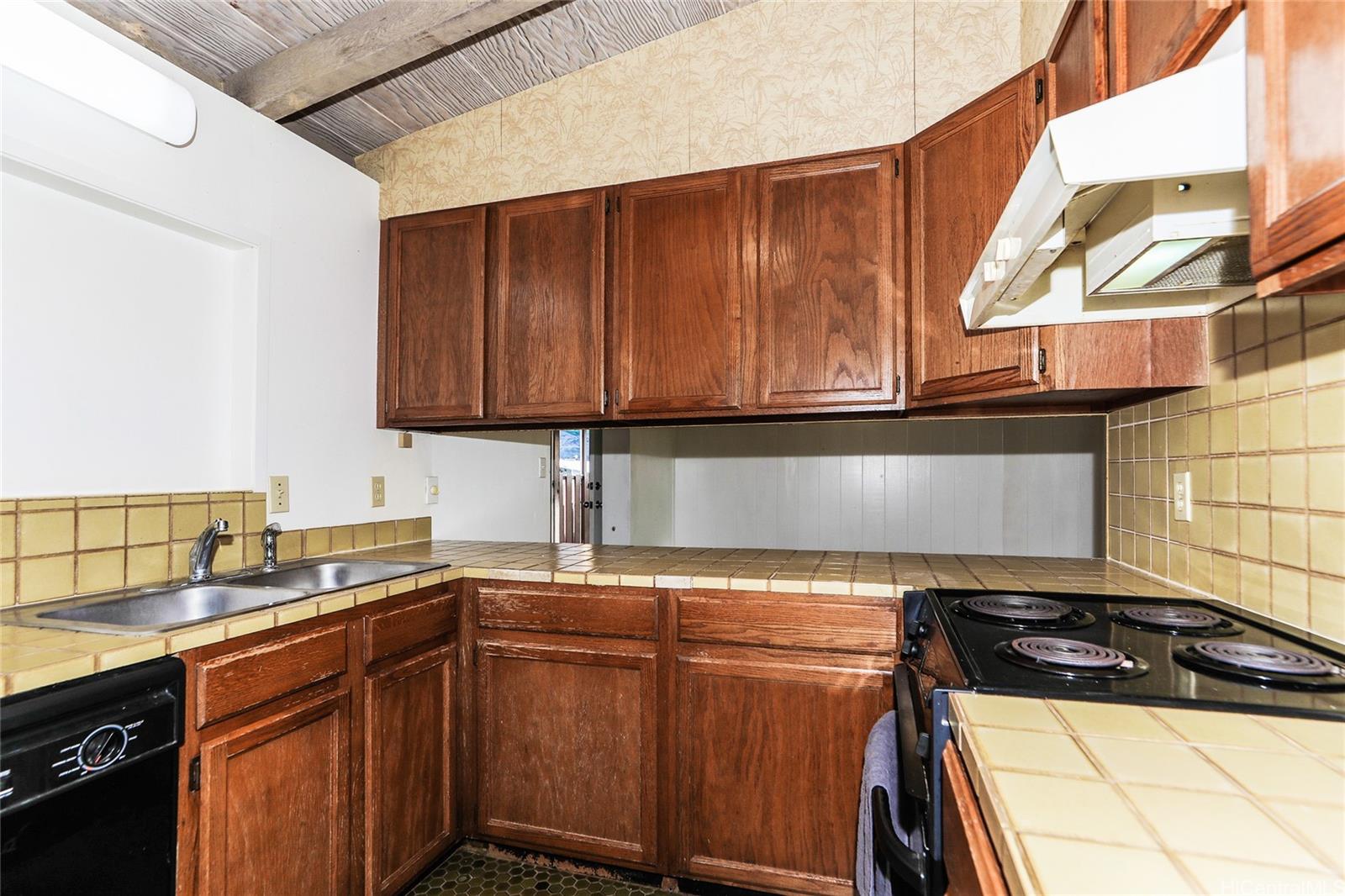 551 Kapaia Street Honolulu - Rental - photo 7 of 23