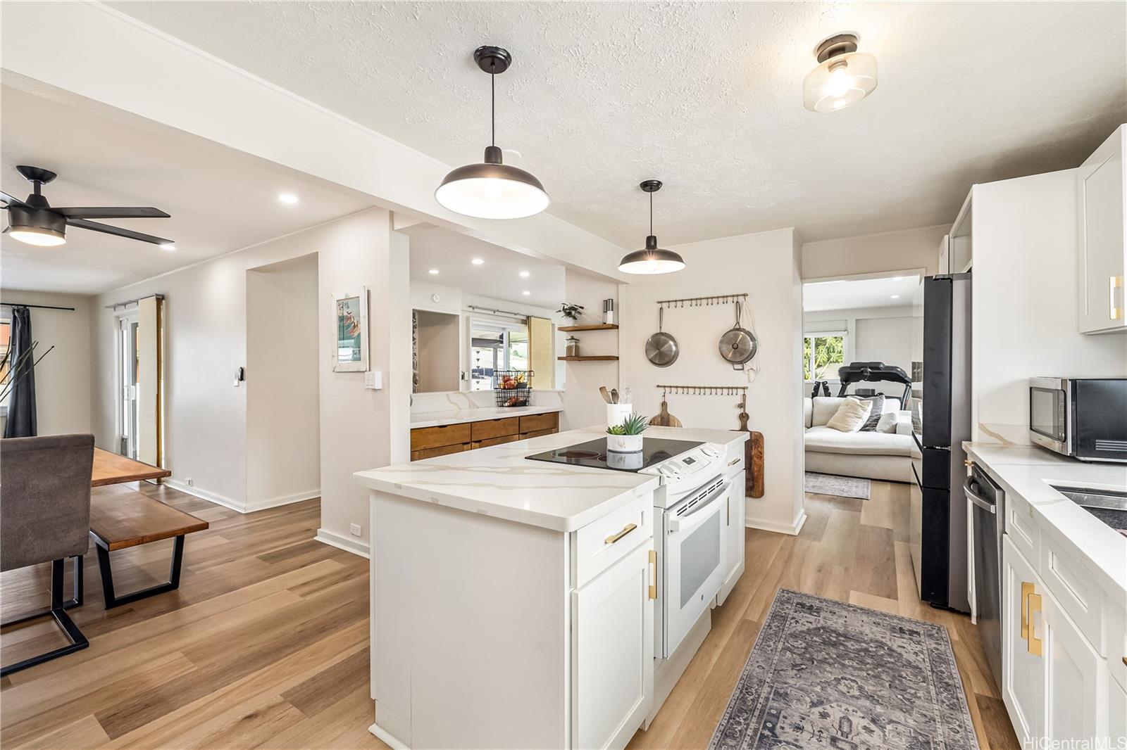 552  Kalolina Street Coconut Grove, Kailua home - photo 8 of 25