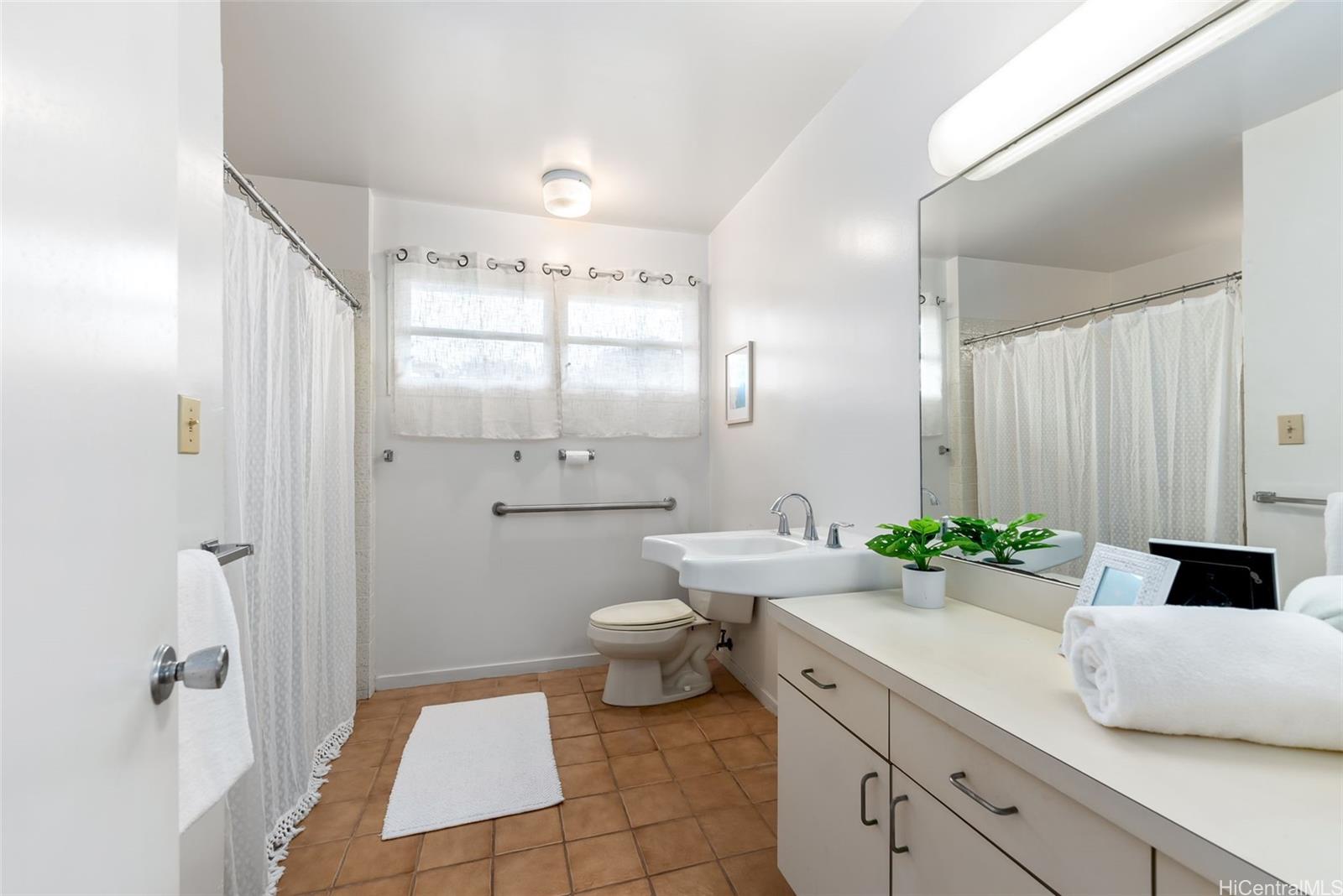 5531  Haleola Street Niu Valley, Diamond Head home - photo 10 of 25