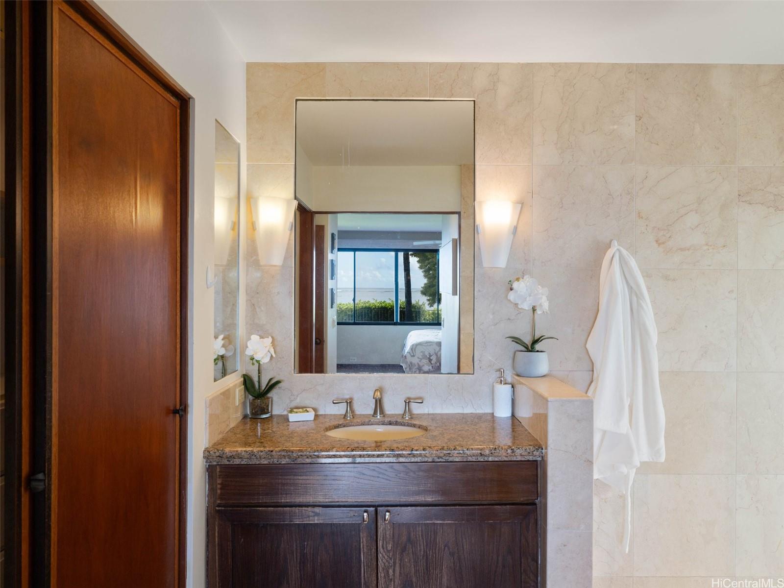 5543  Kalanianaole Hwy Niu Beach, Diamond Head home - photo 16 of 24