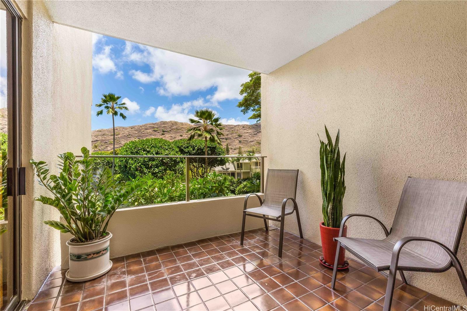 Commodore 1B, 555 Hahaione Street, Honolulu Hahaionelower condo Sold