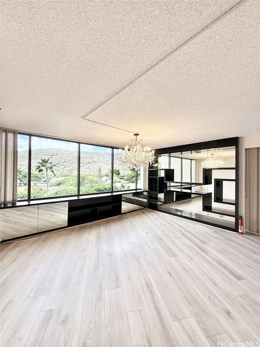 555 Hahaione St Honolulu - Rental - photo 3 of 25