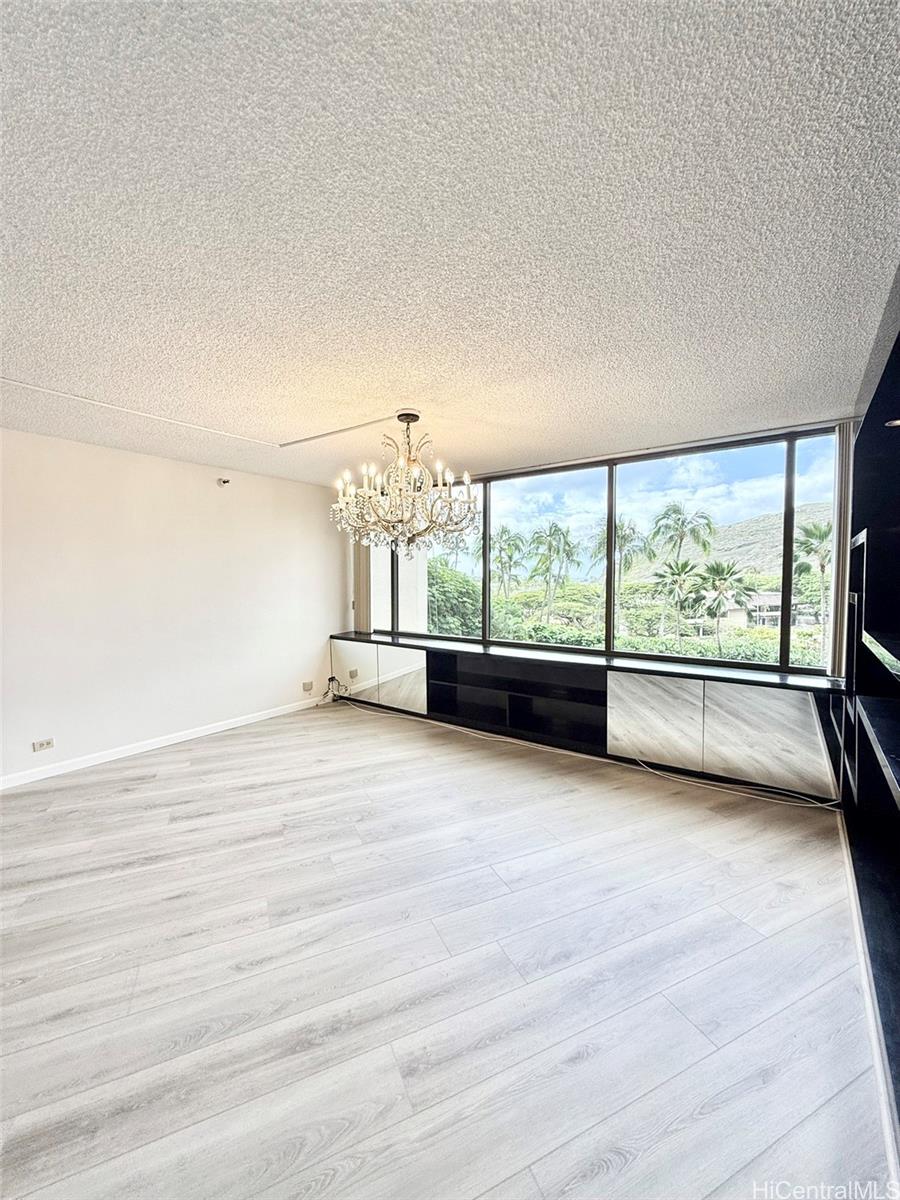 555 Hahaione St Honolulu - Rental - photo 8 of 25