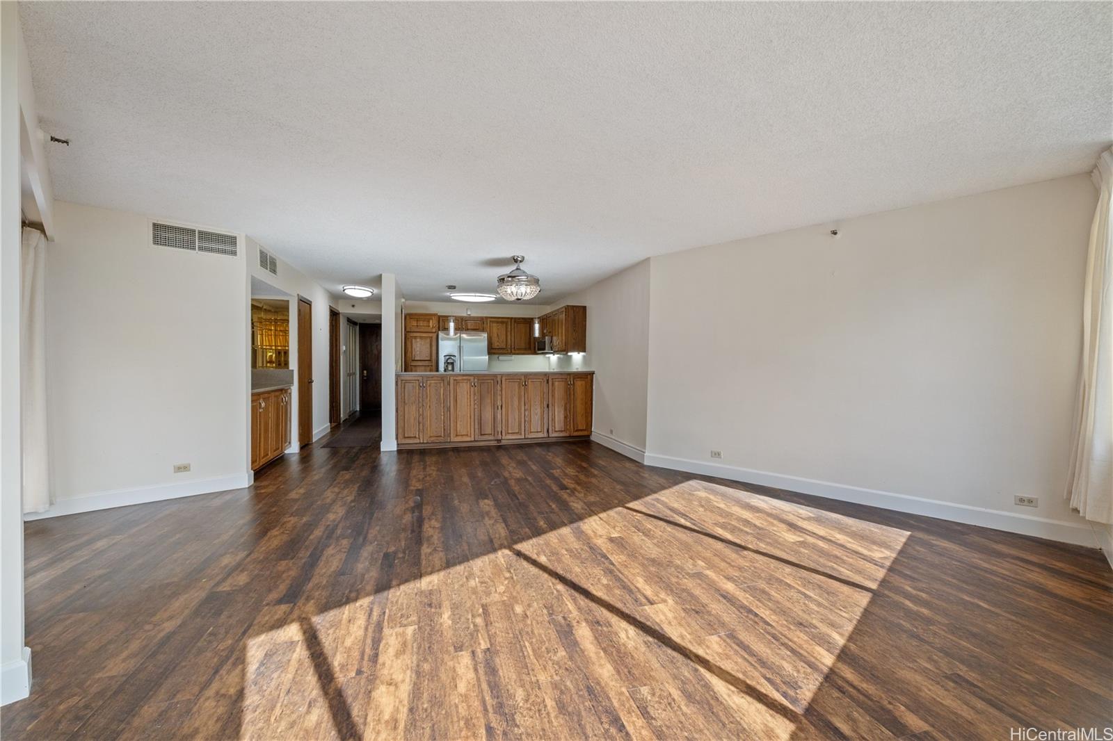 Commodore condo # 5E, Honolulu, Hawaii - photo 2 of 23