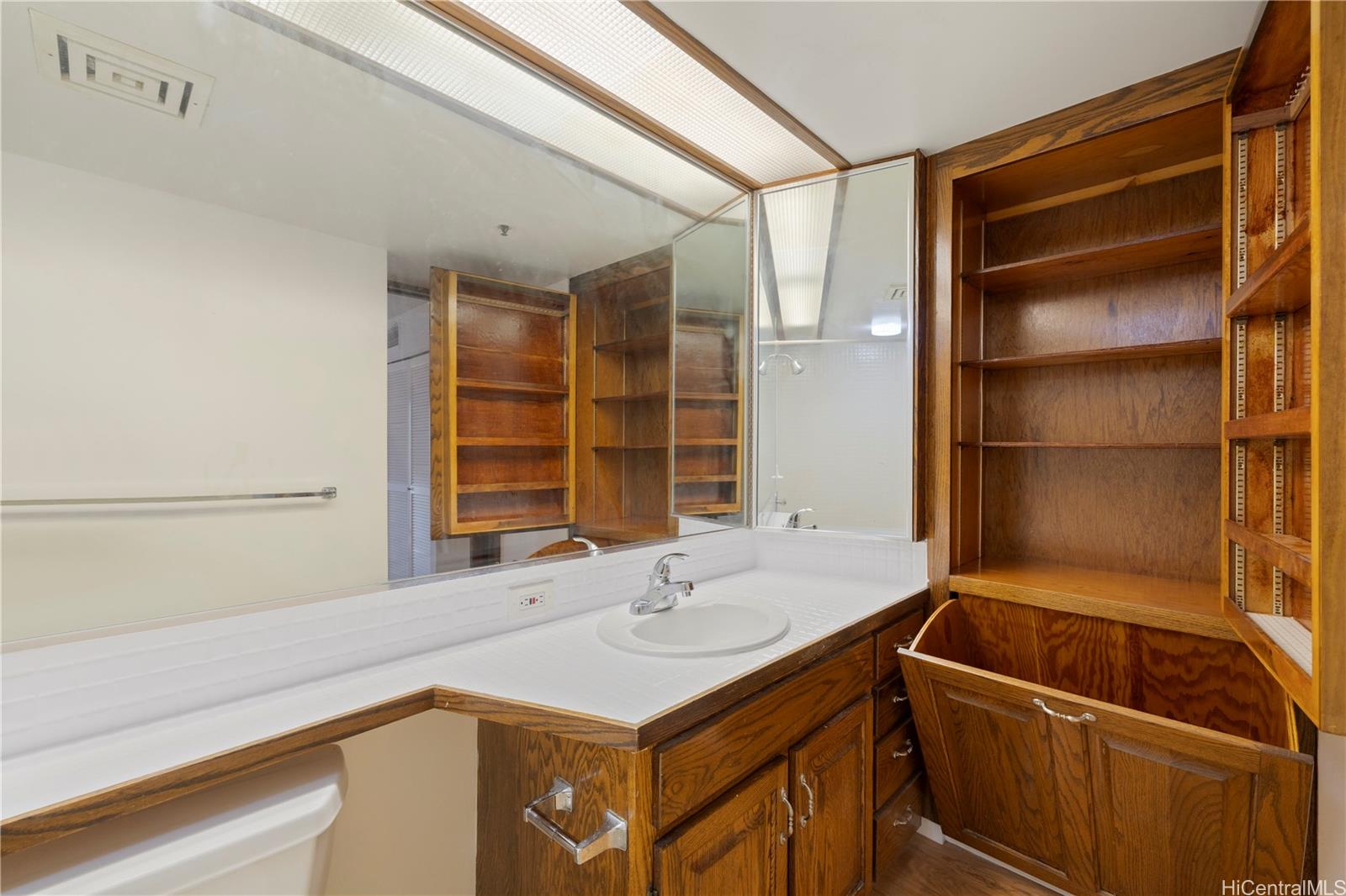 Commodore condo # 5E, Honolulu, Hawaii - photo 15 of 22