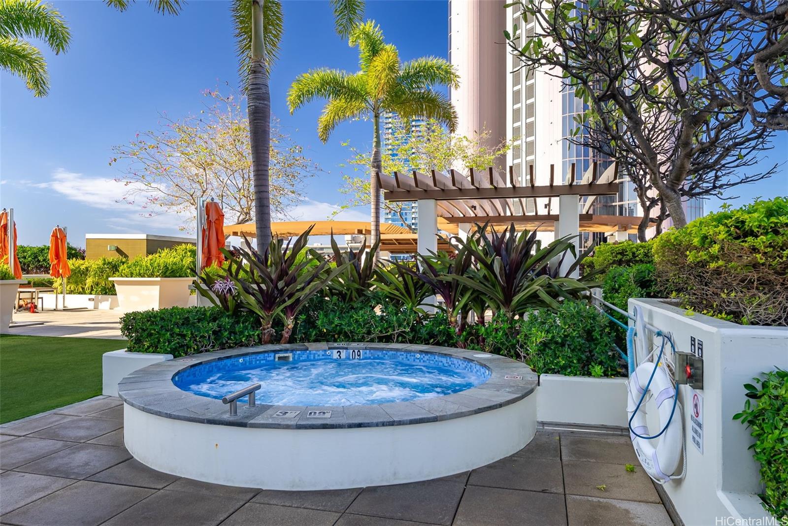 Keauhou Place condo # 1305, Honolulu, Hawaii - photo 21 of 25