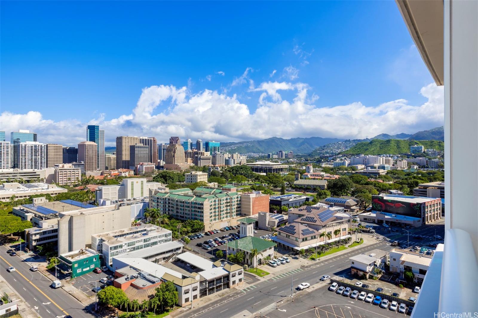 Keauhou Place condo # 1811, Honolulu, Hawaii - photo 4 of 20