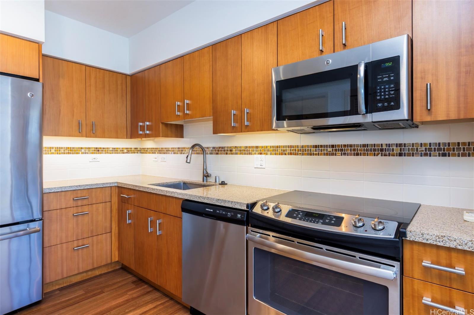 Keauhou Place condo # 1811, Honolulu, Hawaii - photo 6 of 20