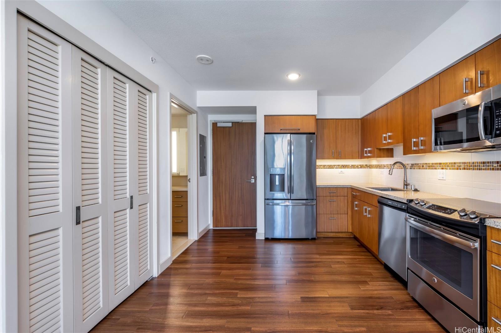 Keauhou Place condo # 1811, Honolulu, Hawaii - photo 8 of 20