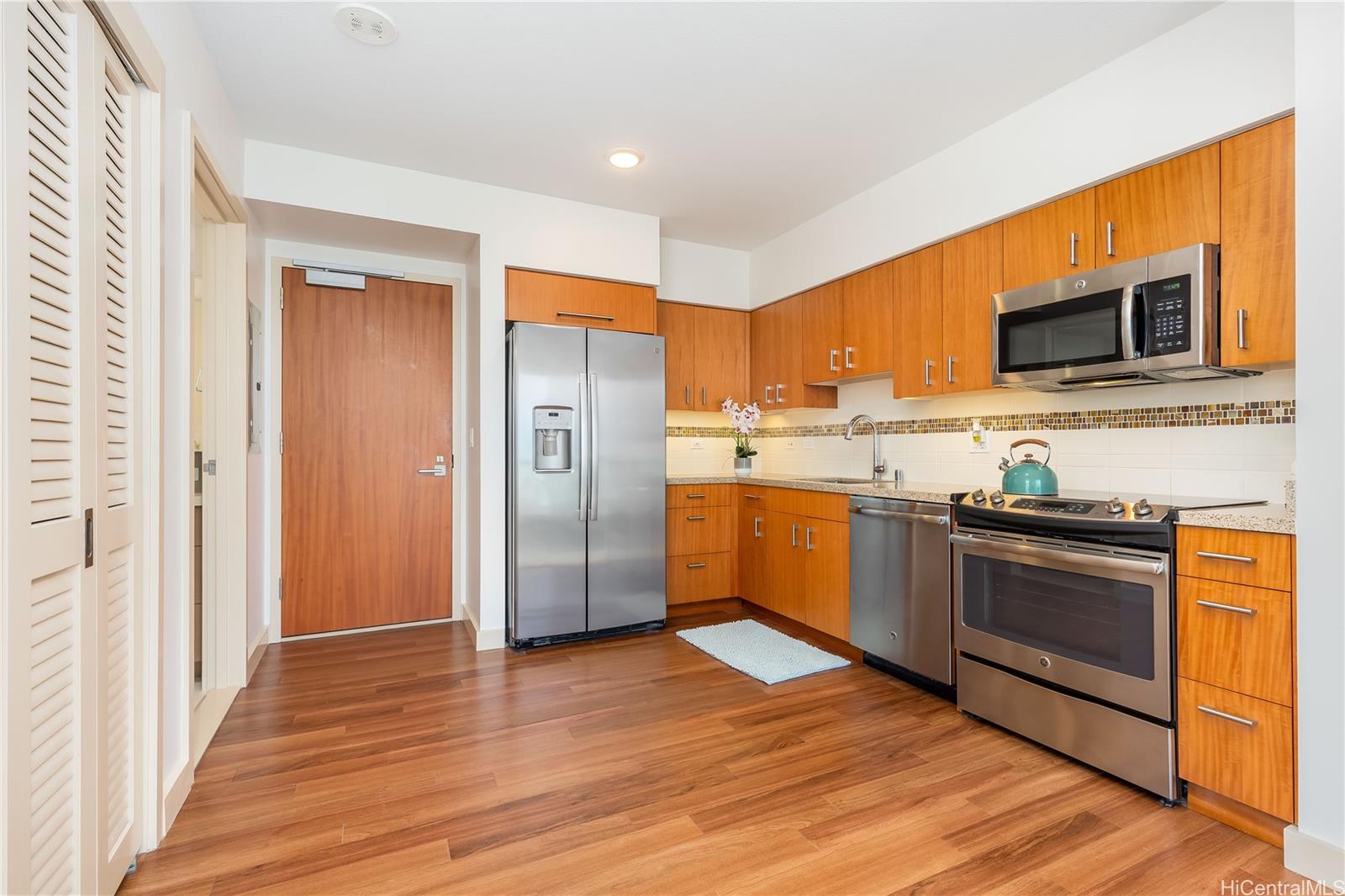 Keauhou Place condo # 2211, Honolulu, Hawaii - photo 5 of 25