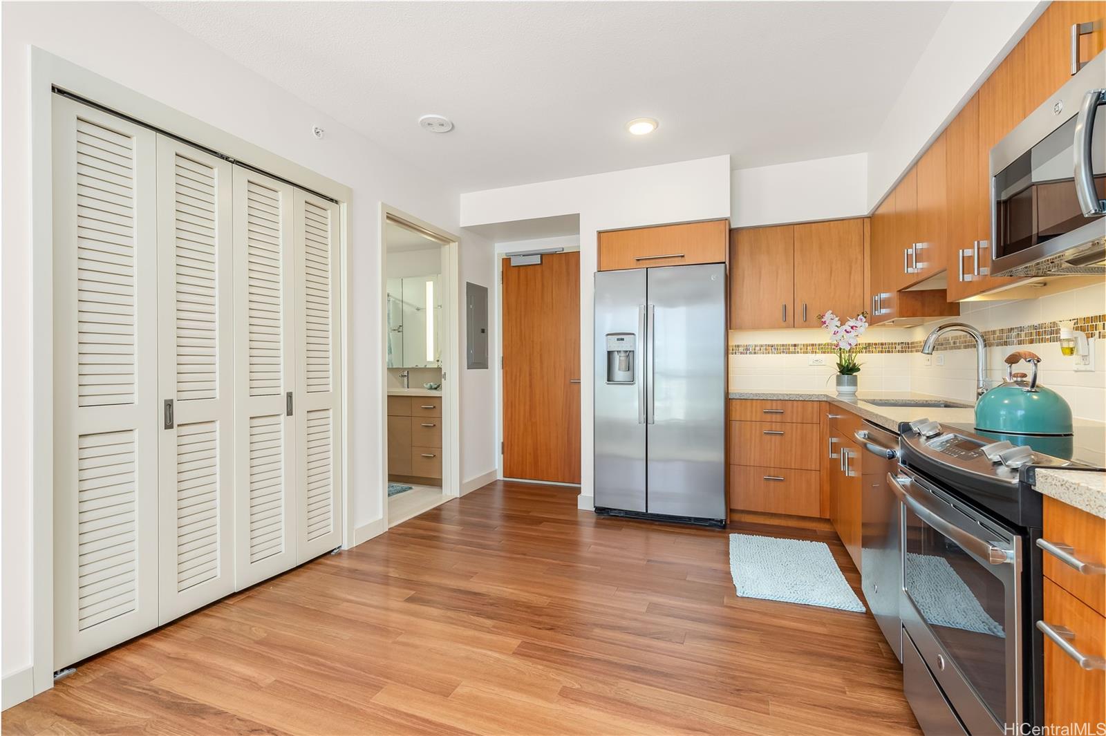 Keauhou Place condo # 2211, Honolulu, Hawaii - photo 6 of 25