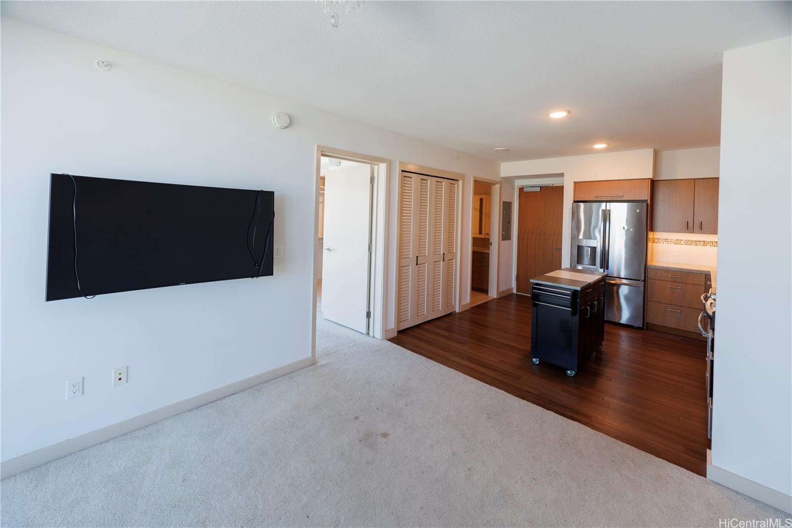 Keauhou Place condo # 2411, Honolulu, Hawaii - photo 4 of 24