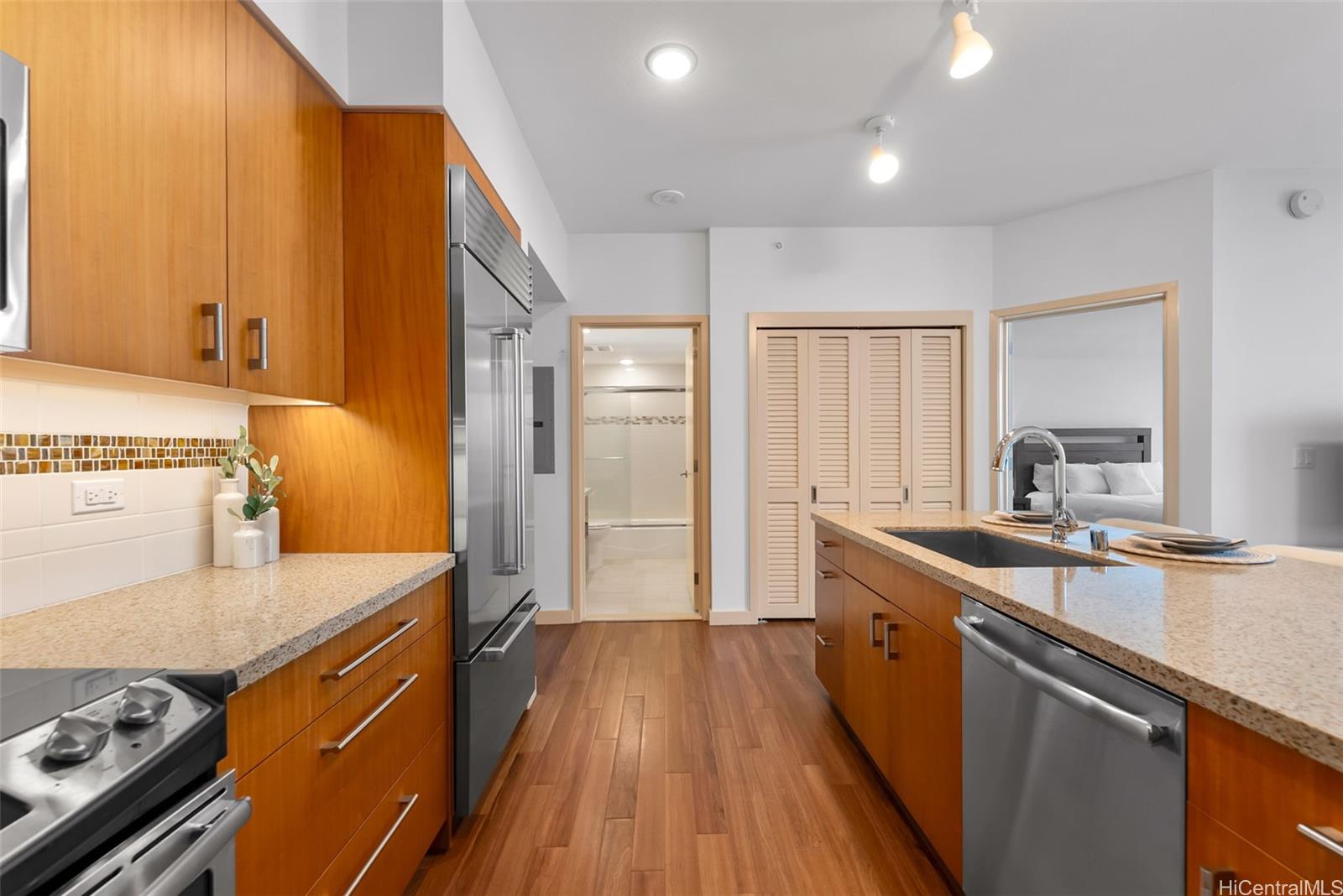 Keauhou Place condo # 4004, Honolulu, Hawaii - photo 4 of 24