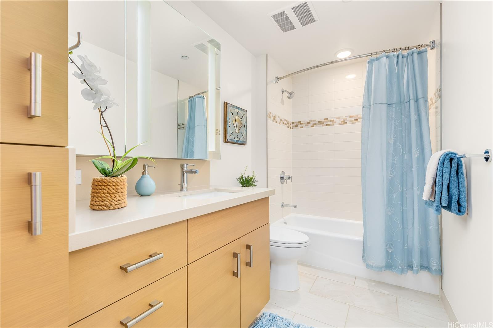 Keauhou Place condo # 807, Honolulu, Hawaii - photo 14 of 25