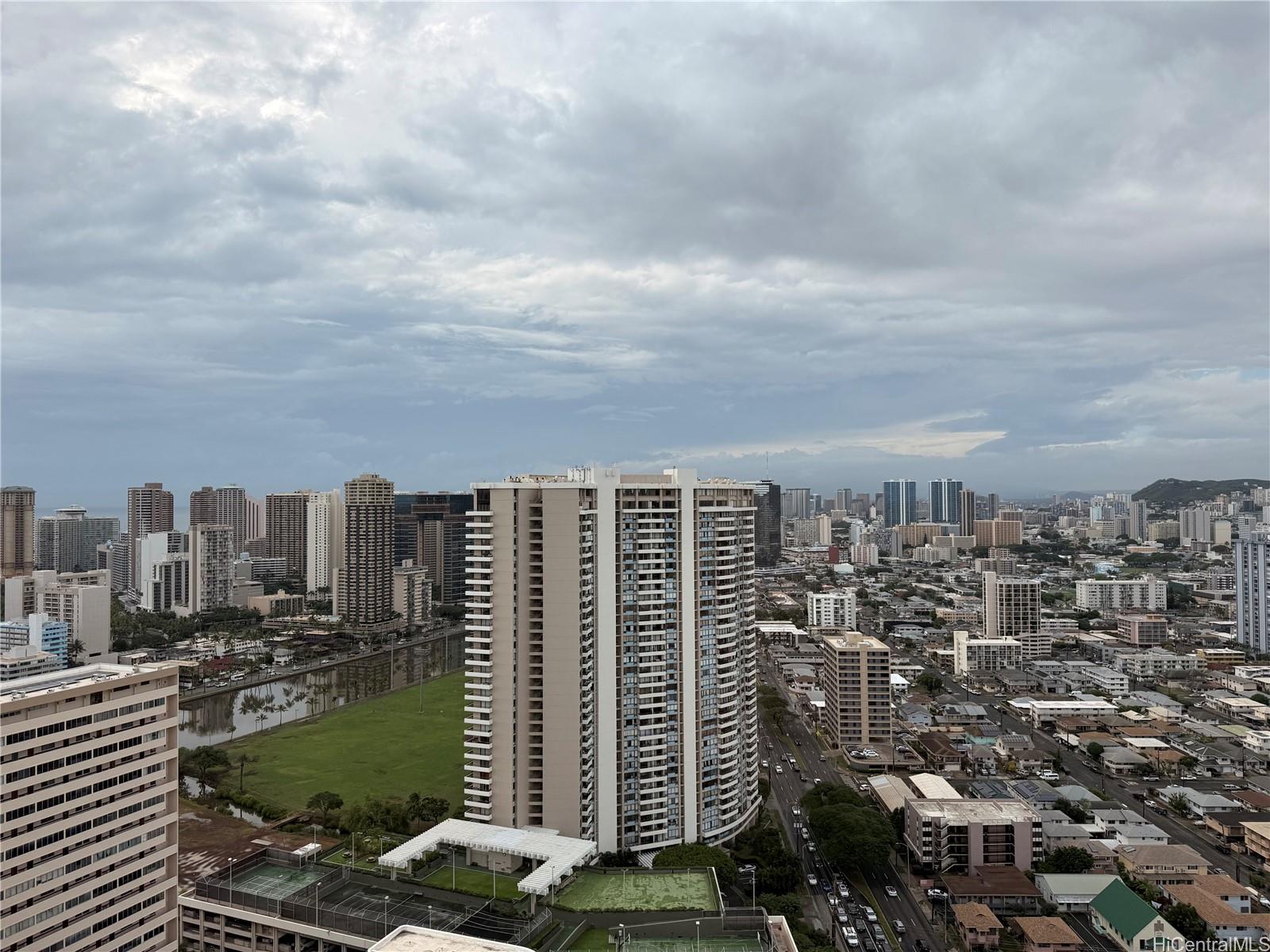 555 University Ave Honolulu - Rental - photo 12 of 21