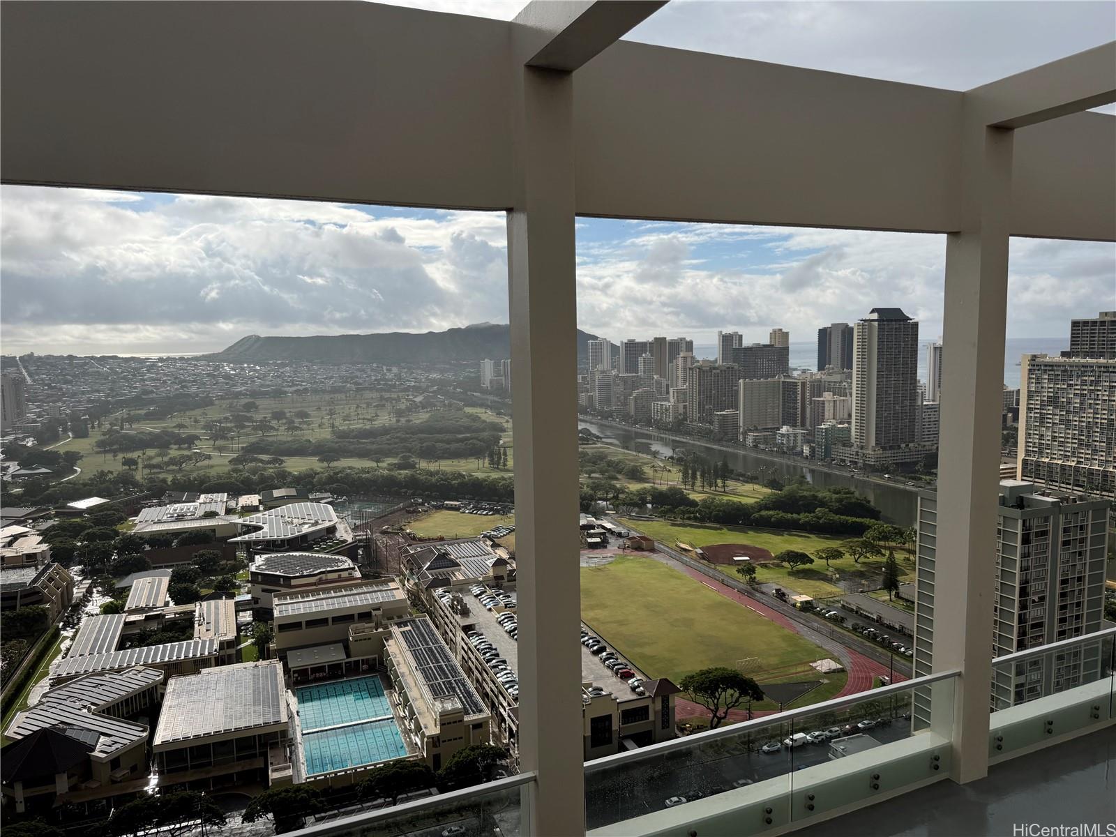 555 University Ave Honolulu - Rental - photo 15 of 21
