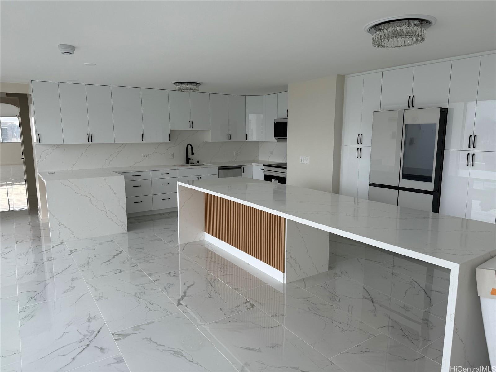 555 University Ave Honolulu - Rental - photo 8 of 21