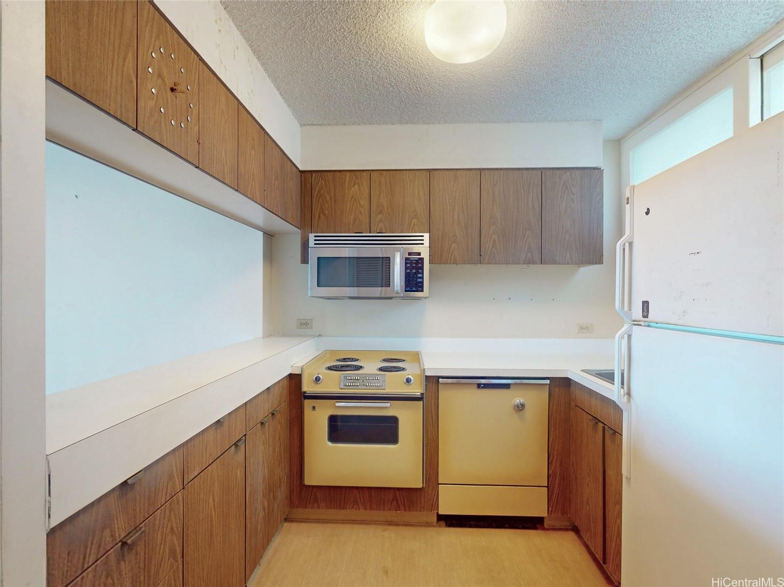 Ala Wai Plaza Skyrise condo # 1205, Honolulu, Hawaii - photo 5 of 14