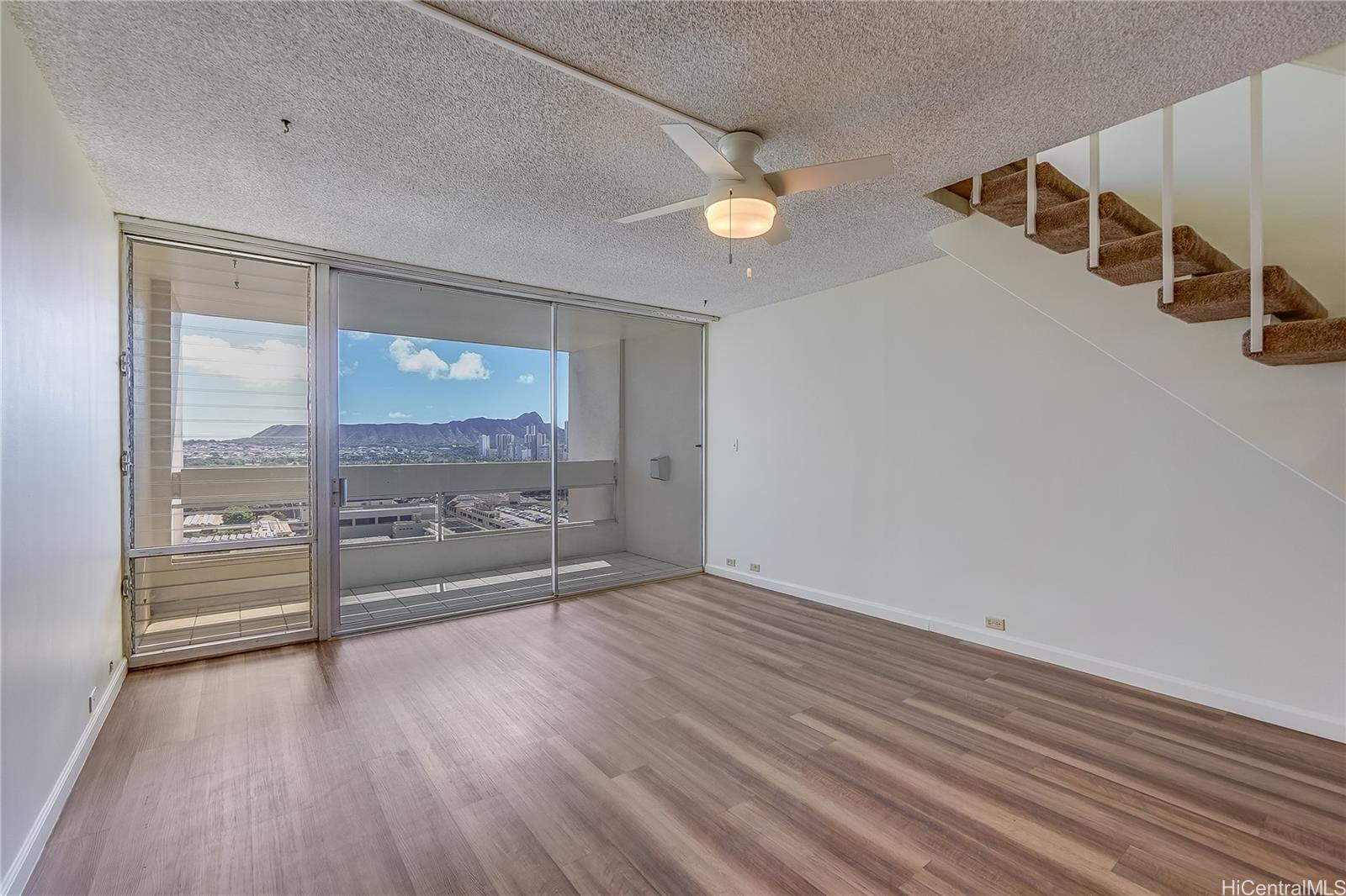 Ala Wai Plaza Skyrise condo # 1706, Honolulu, Hawaii - photo 4 of 12