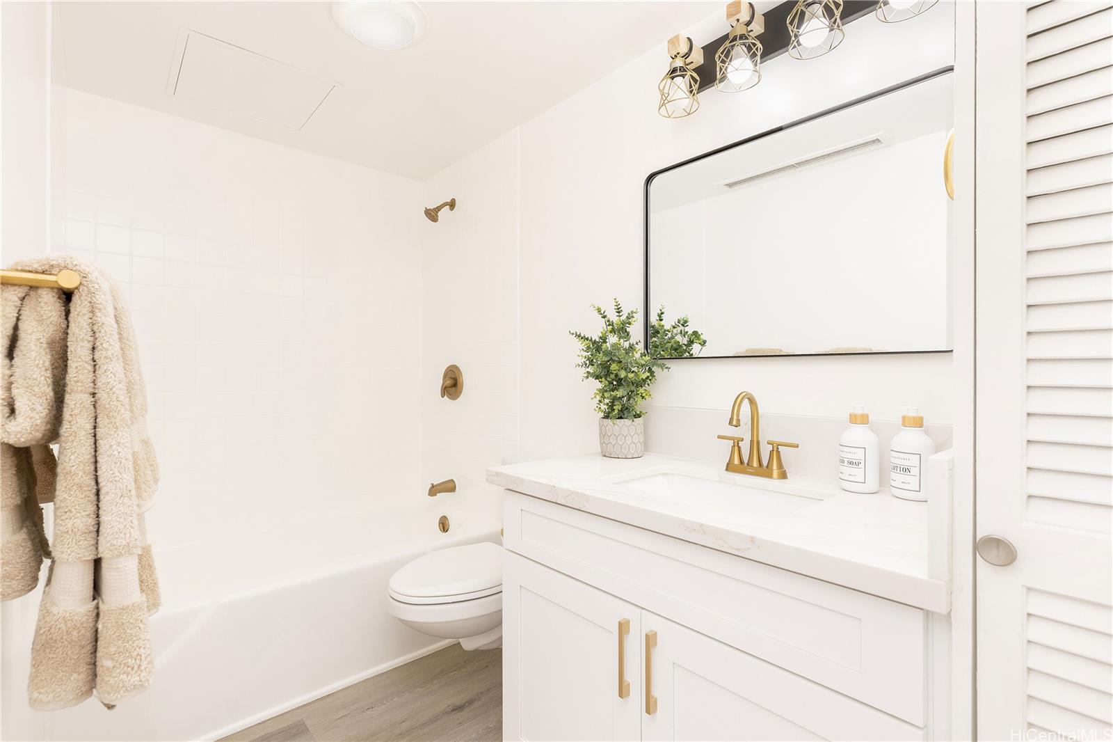 Ala Wai Plaza Skyrise condo # 1904, Honolulu, Hawaii - photo 13 of 25