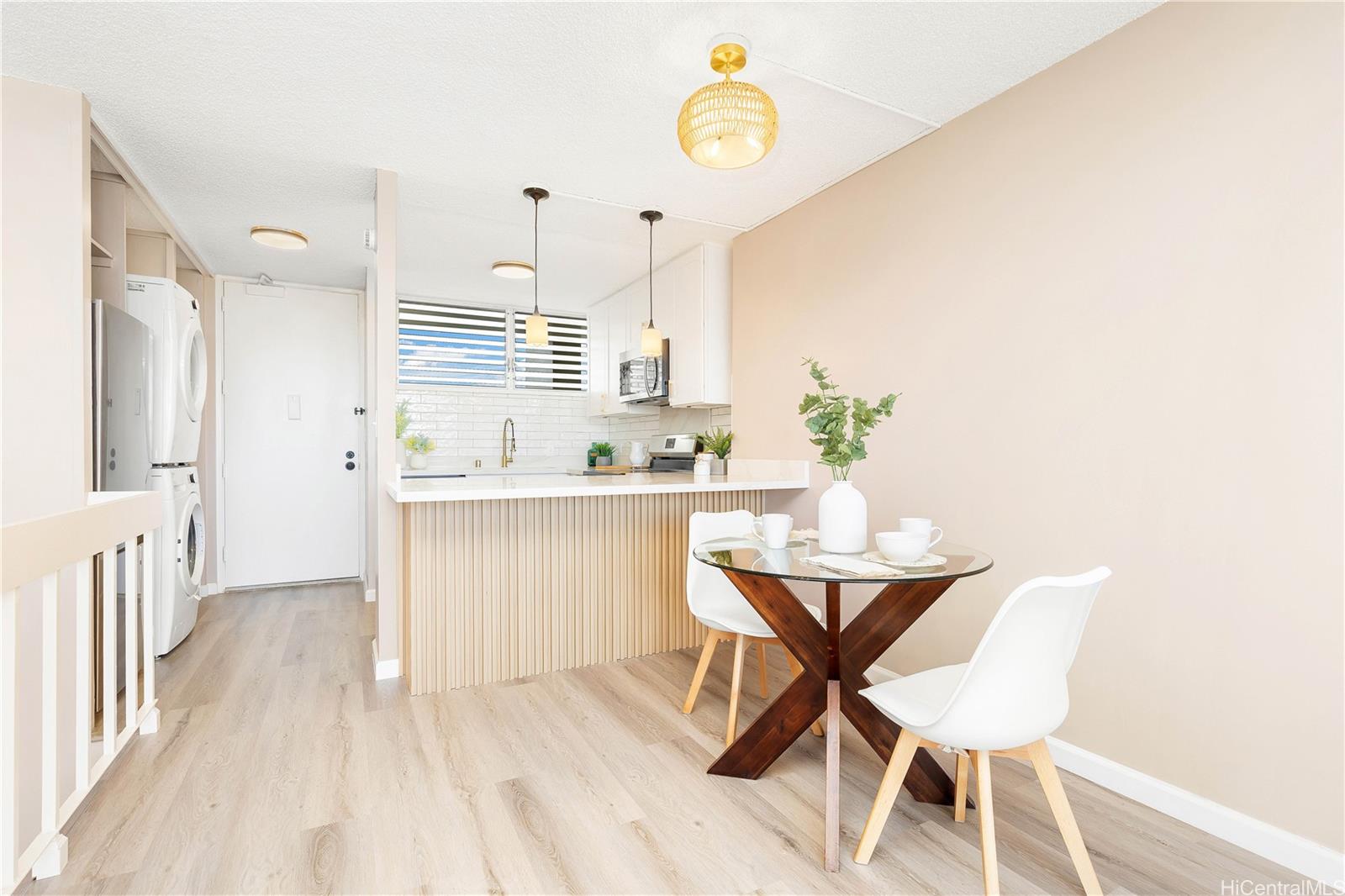 Ala Wai Plaza Skyrise condo # 1904, Honolulu, Hawaii - photo 5 of 25