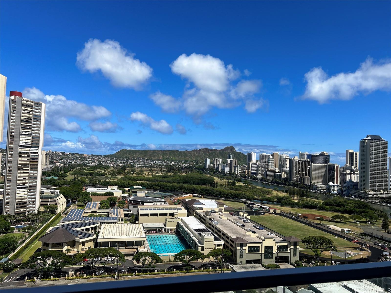 555 University Ave Honolulu - Rental - photo 2 of 13