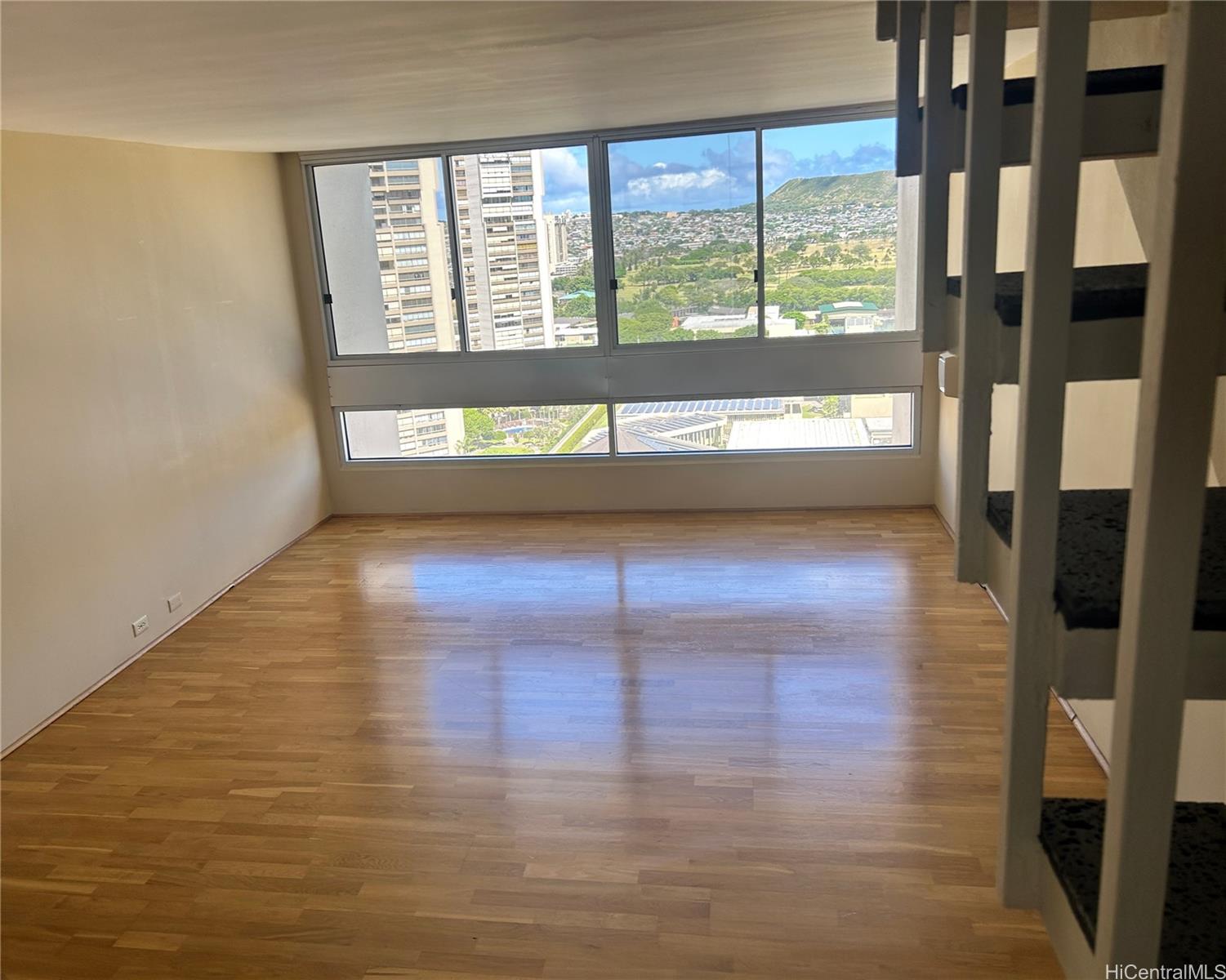 555 University Ave Honolulu - Rental - photo 3 of 13