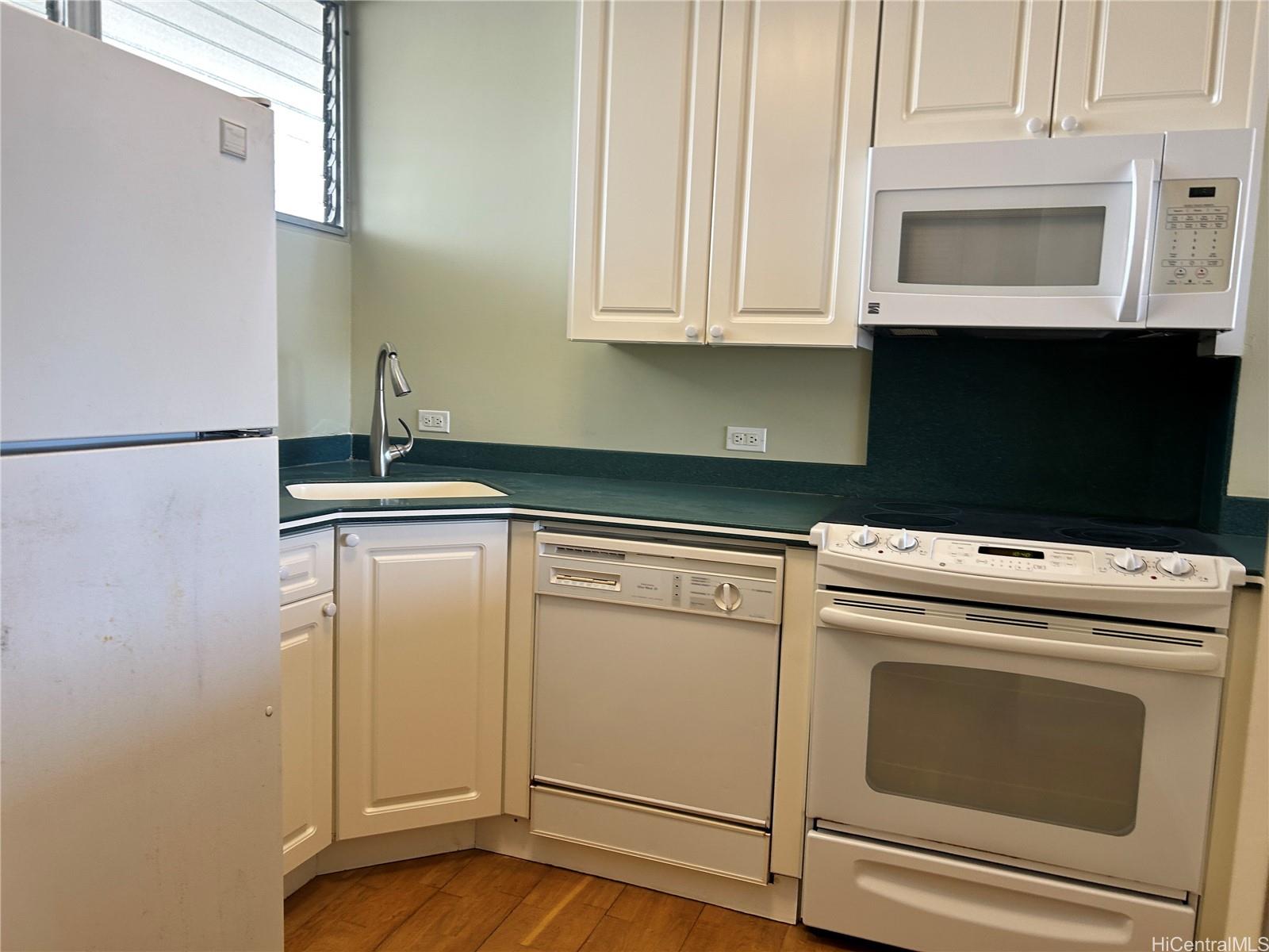 555 University Ave Honolulu - Rental - photo 4 of 13