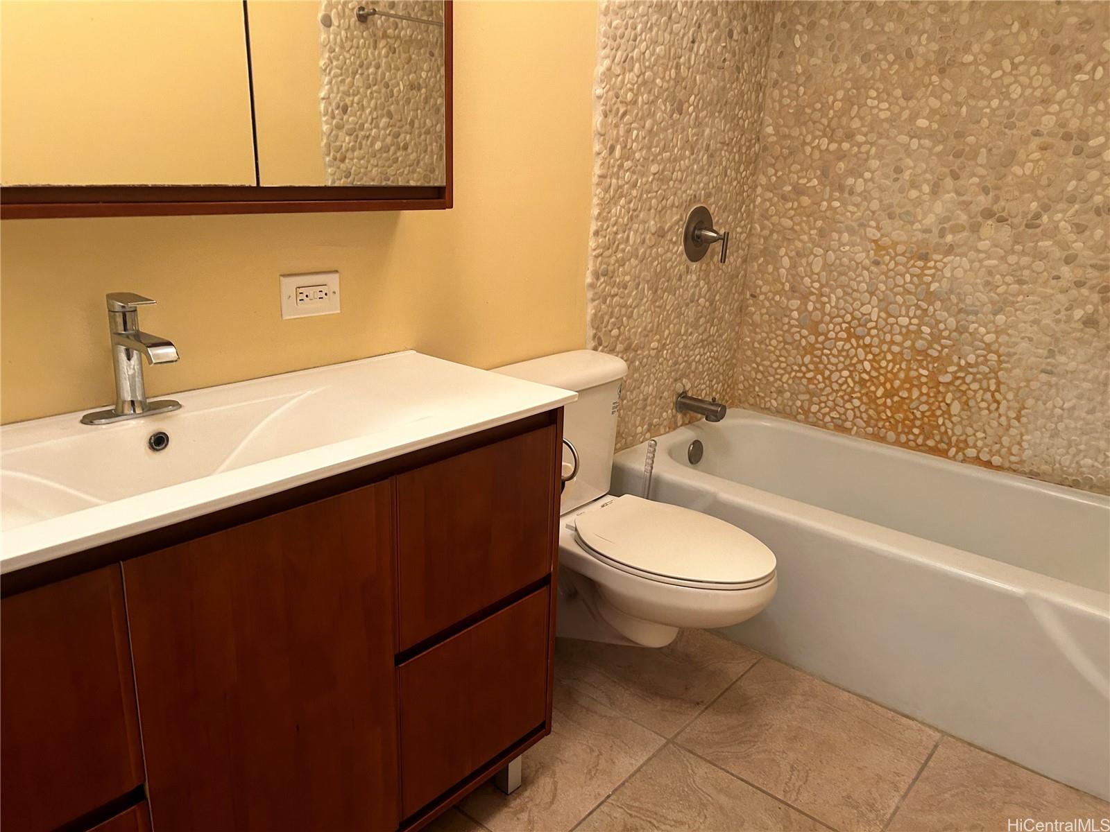 555 University Ave Honolulu - Rental - photo 8 of 13