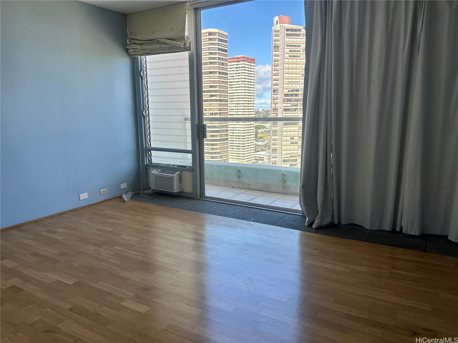 555 University Ave Honolulu - Rental - photo 9 of 13