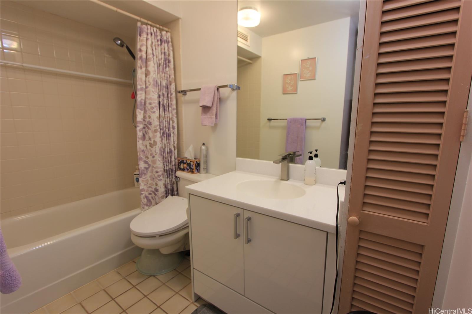 Ala Wai Plaza Skyrise condo # 2502, Honolulu, Hawaii - photo 12 of 16