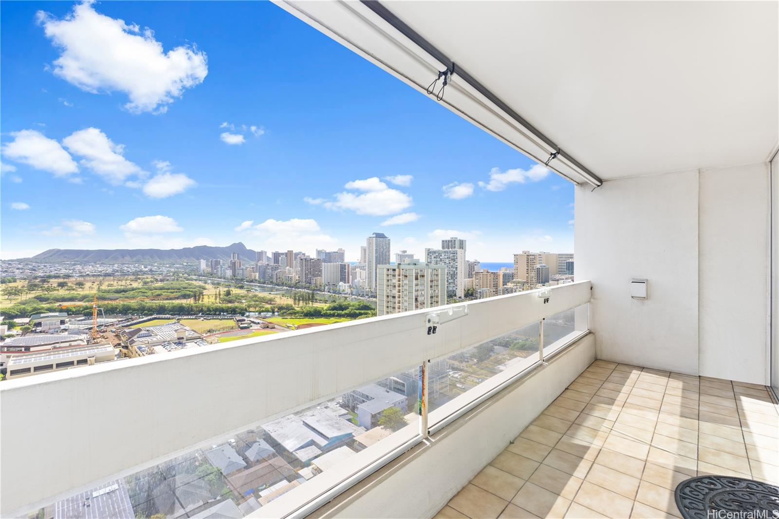 Ala Wai Plaza Skyrise condo # 2700, Honolulu, Hawaii - photo 4 of 25