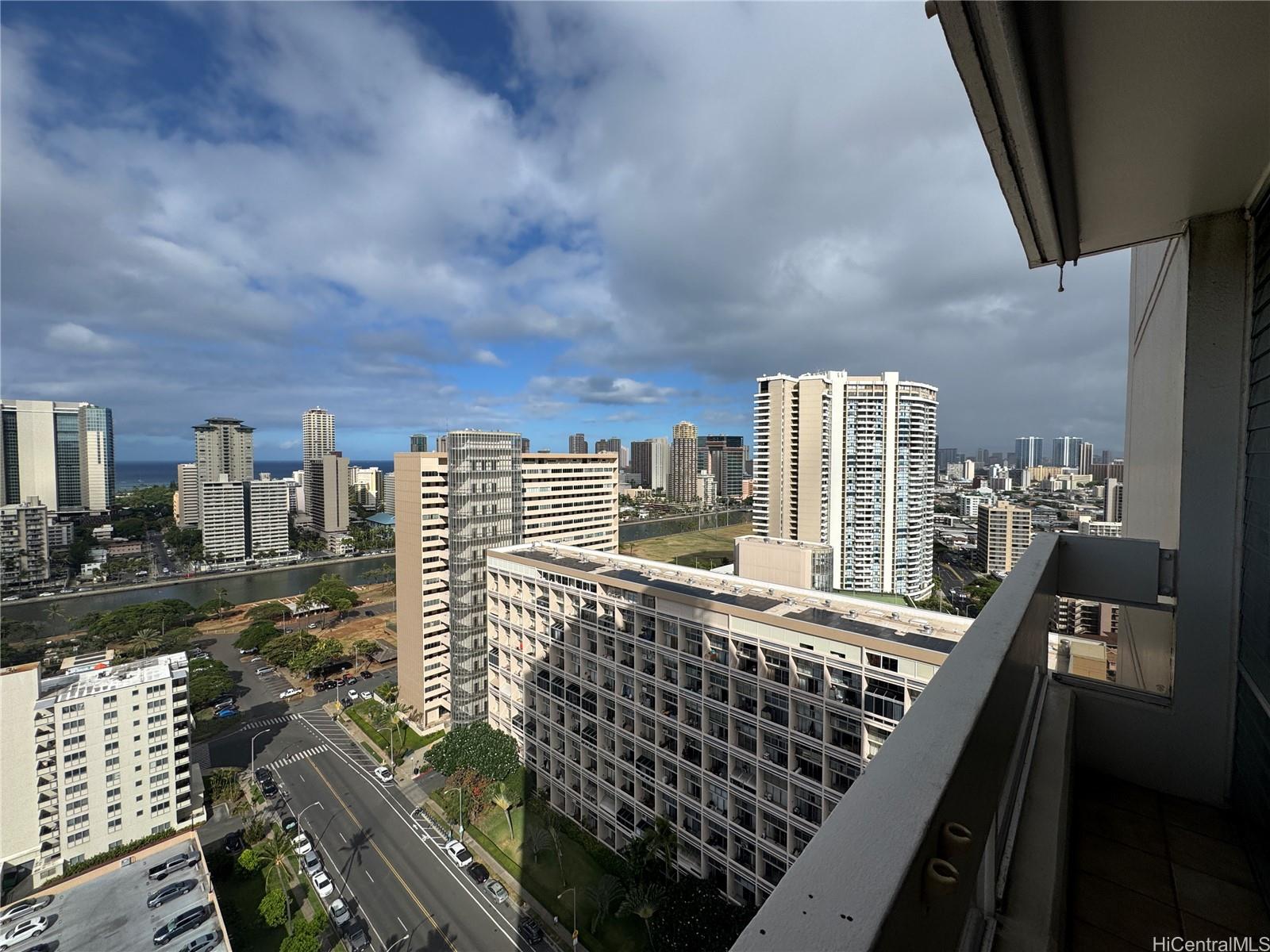 555 University Ave Honolulu - Rental - photo 16 of 22