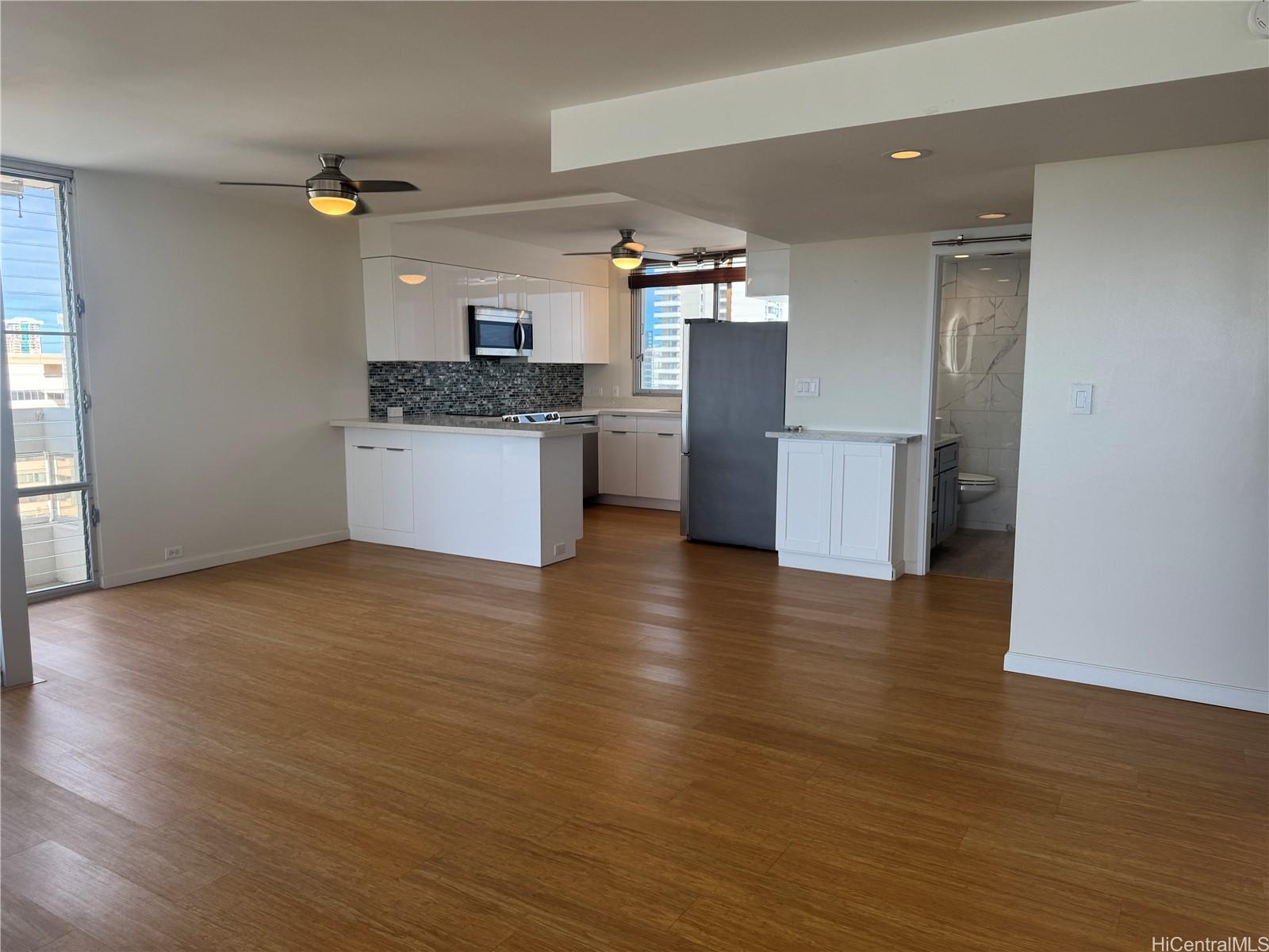 555 University Ave Honolulu - Rental - photo 3 of 22