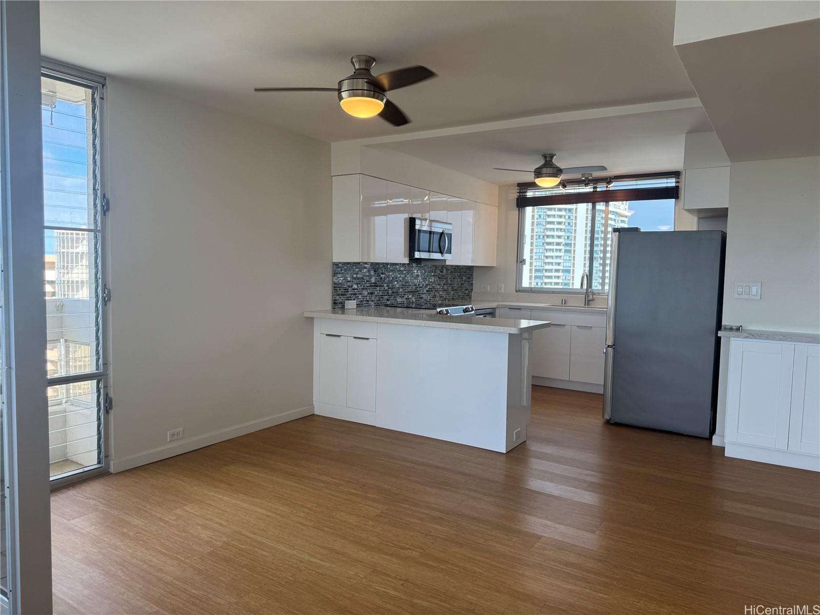 555 University Ave Honolulu - Rental - photo 4 of 22